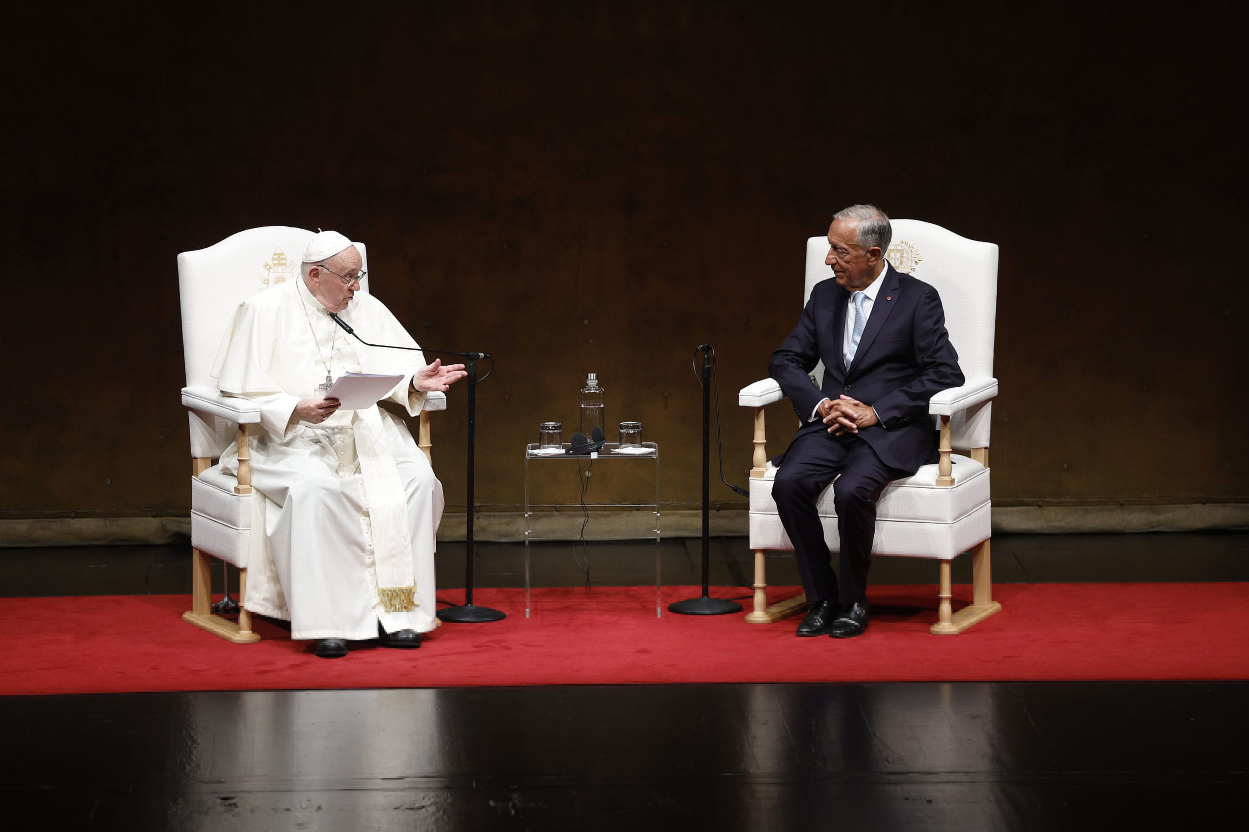 Papa critica “leis sofisticadas da eutanásia”