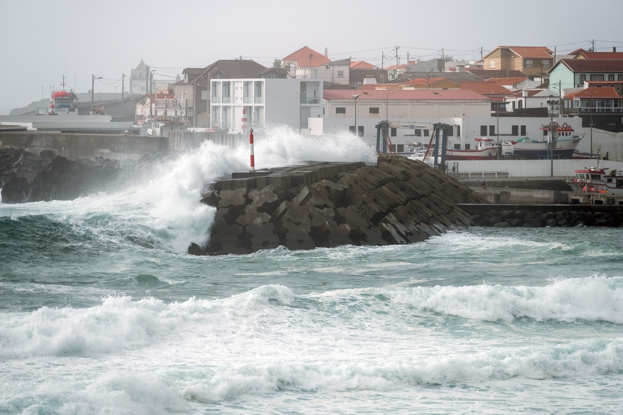 Sete ilhas dos Açores sob aviso amarelo devido a agitação marítima