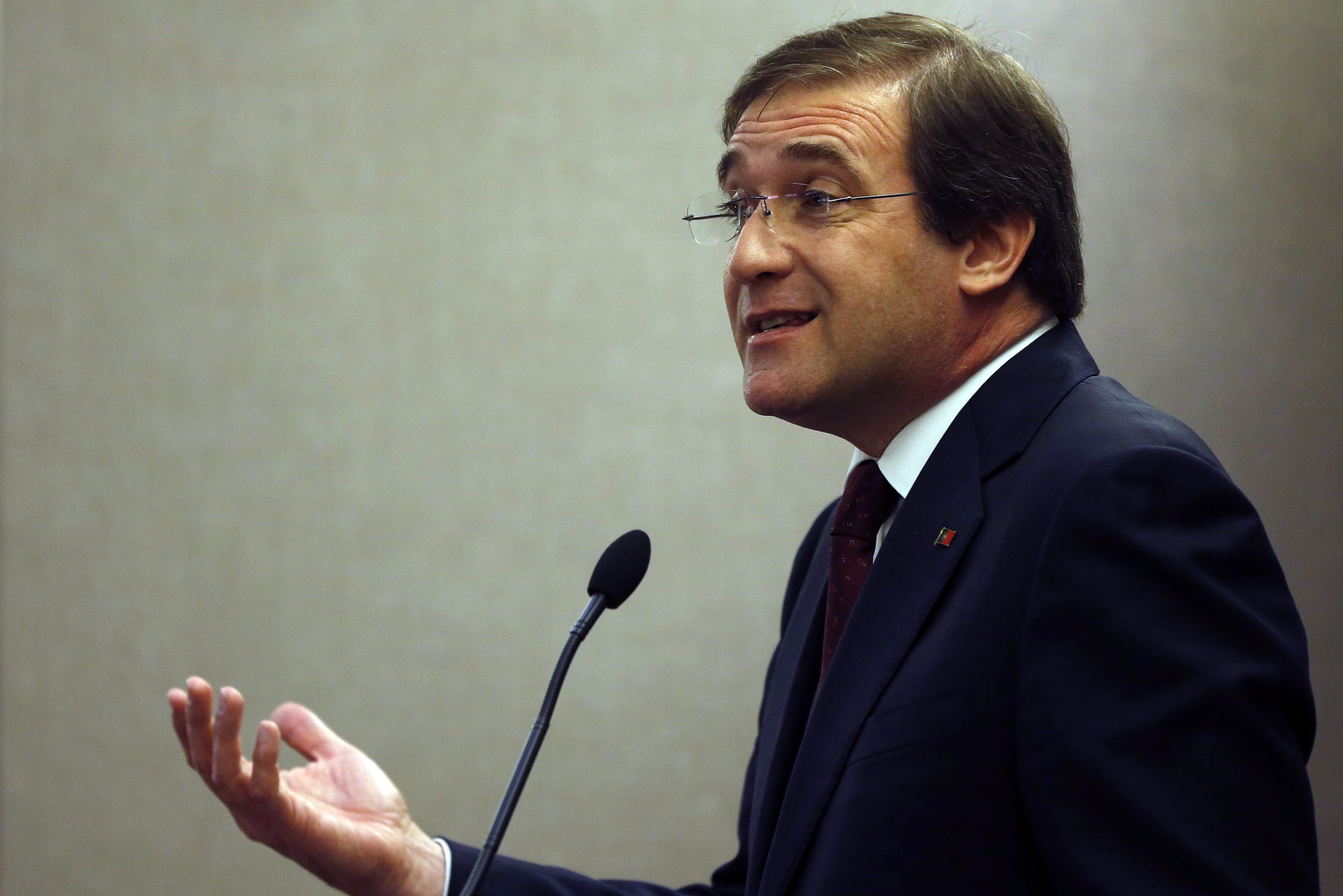 CGD: Passos considera “elevadíssimo” preço da emissão e acusa Costa de “passar a culpa” para o anterior Governo