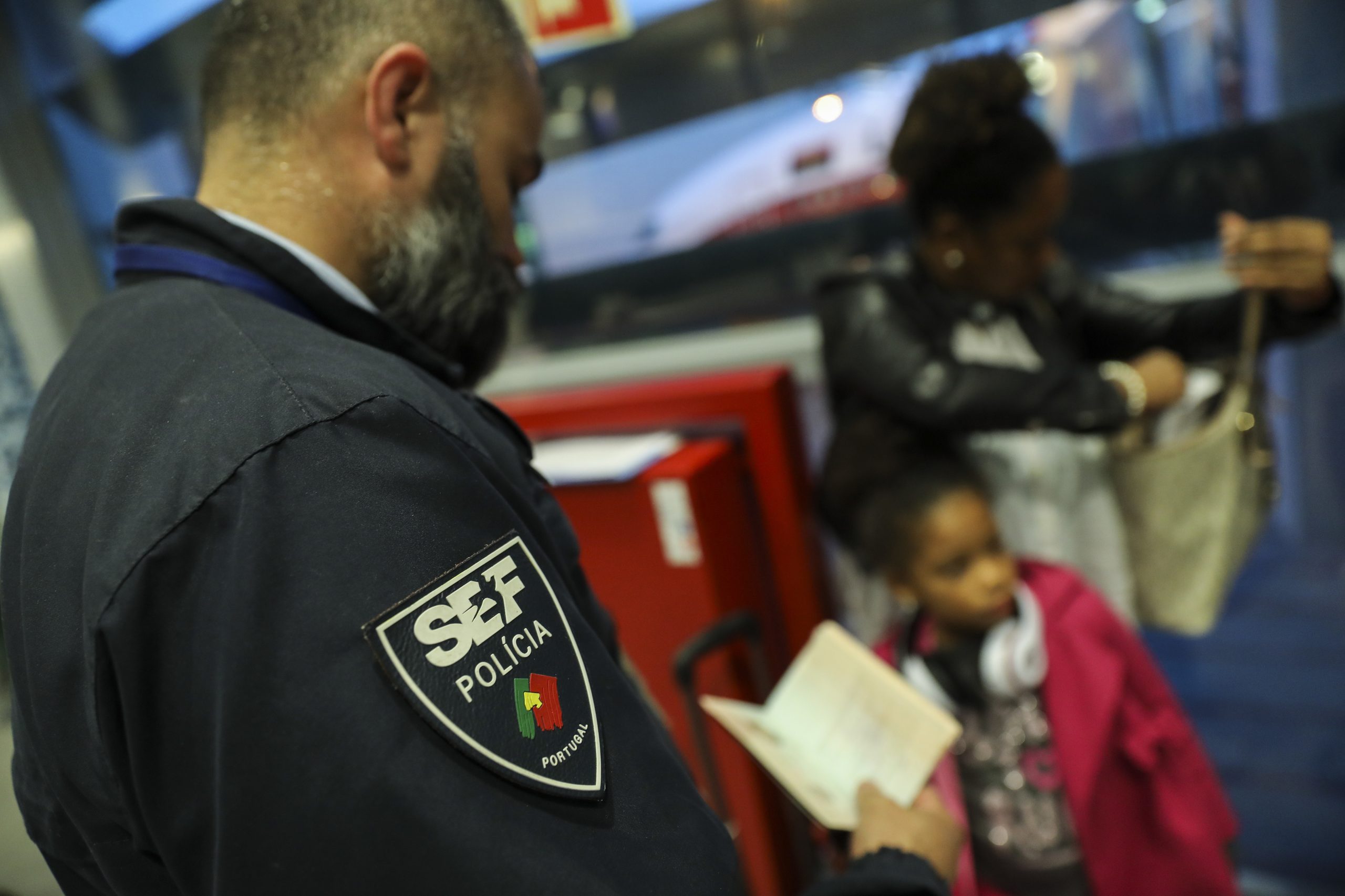 Cidadãos estrangeiros com processos pendentes passam a ter situação regularizada em Portugal. O objetivo é assegurar direitos durante a pandemia