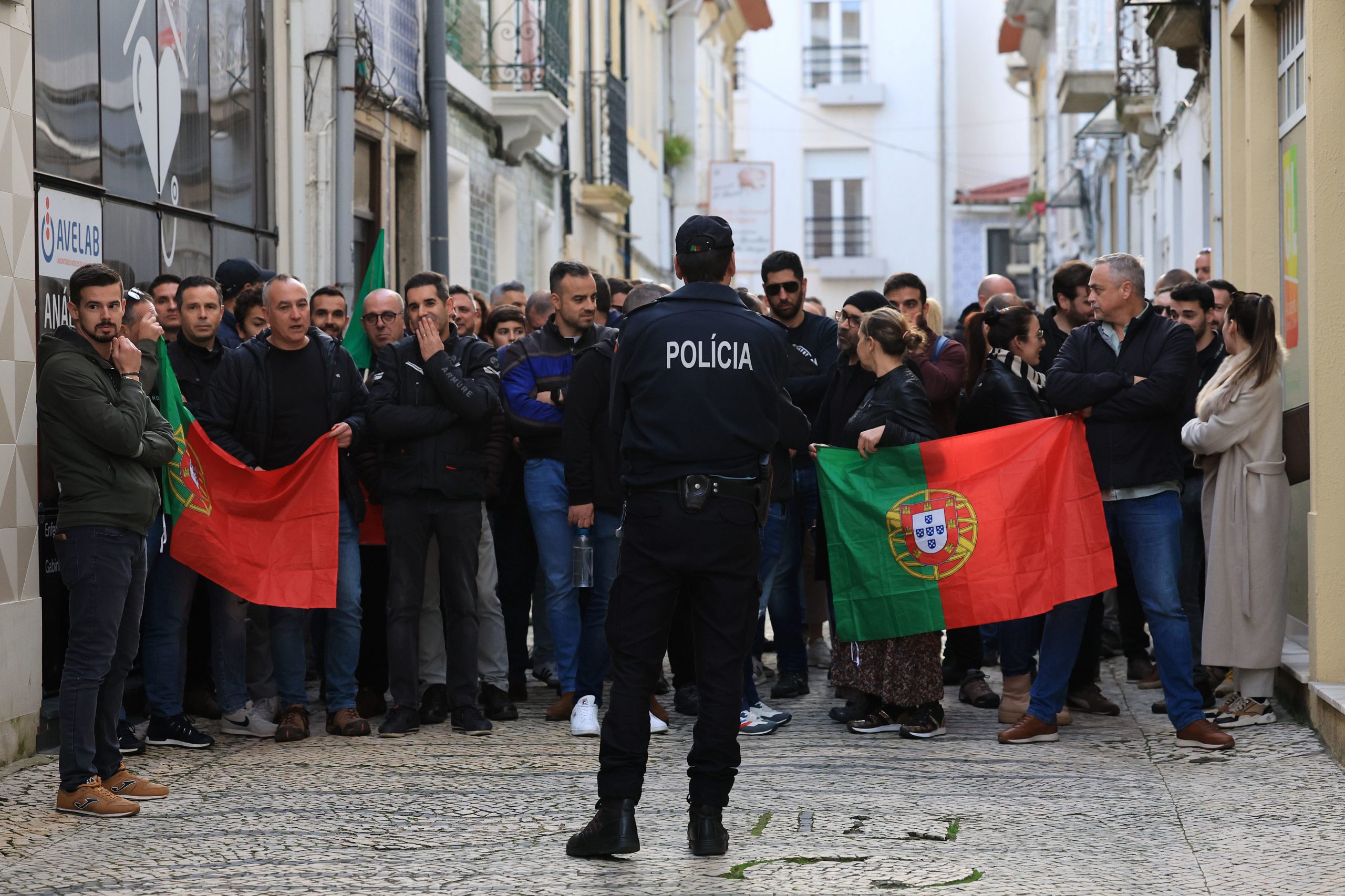 PS e AD apontam nos programas negociações com polícias sobre o suplemento de missão