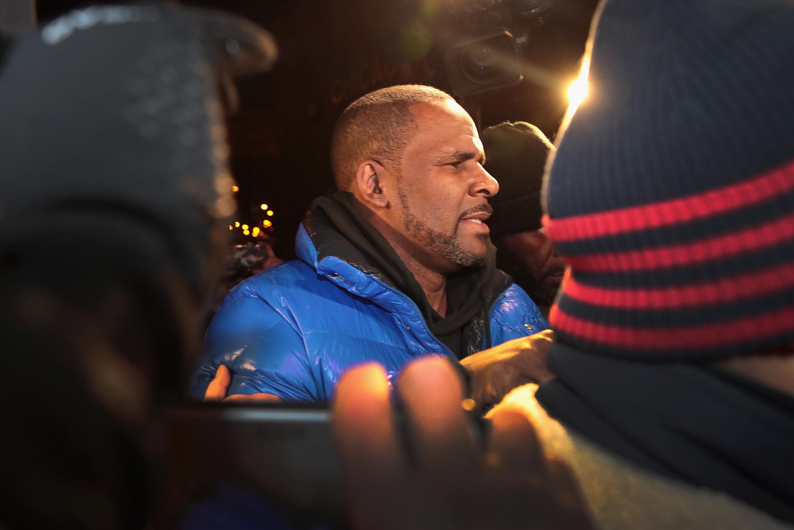 Fiança de R. Kelly, acusado formalmente de abuso sexual, fixada em um milhão de dólares