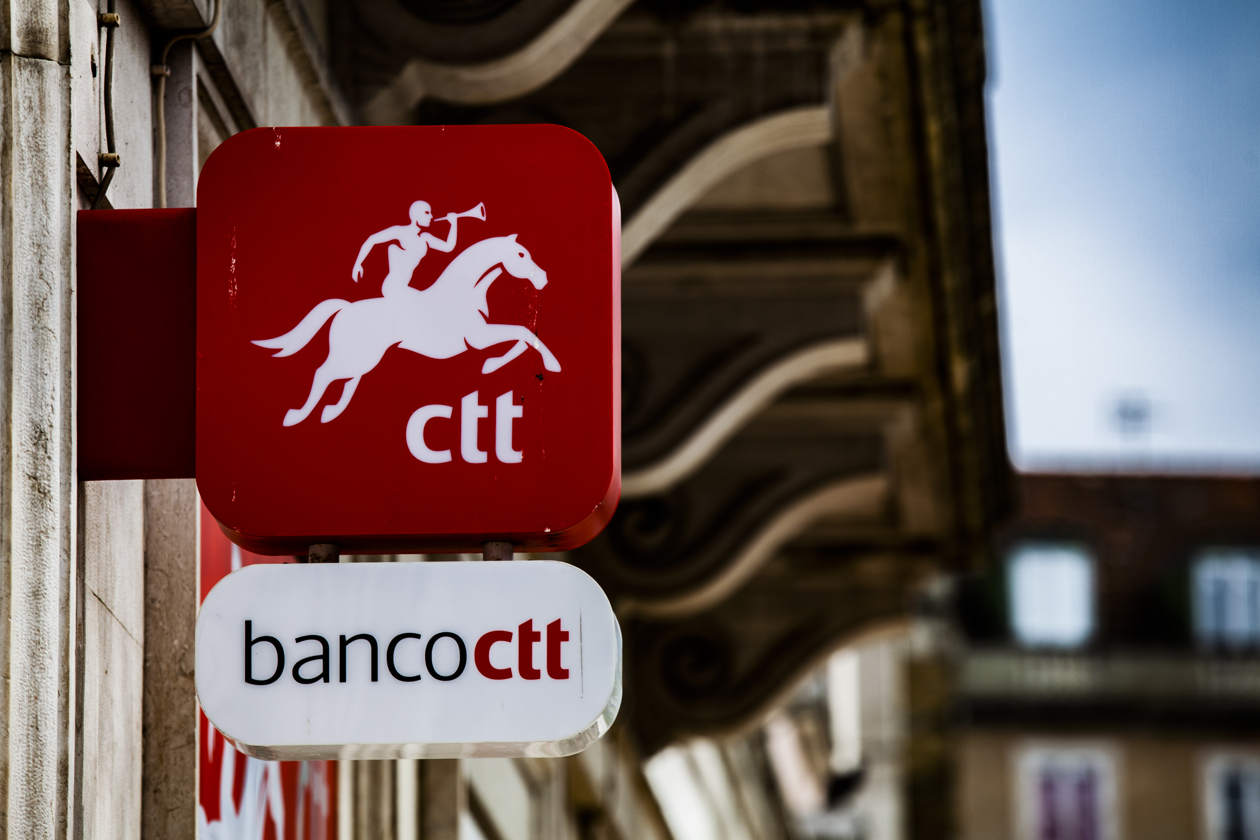 Covid: CTT recuam e não vão propor a distribuição de dividendos relativos a 2019