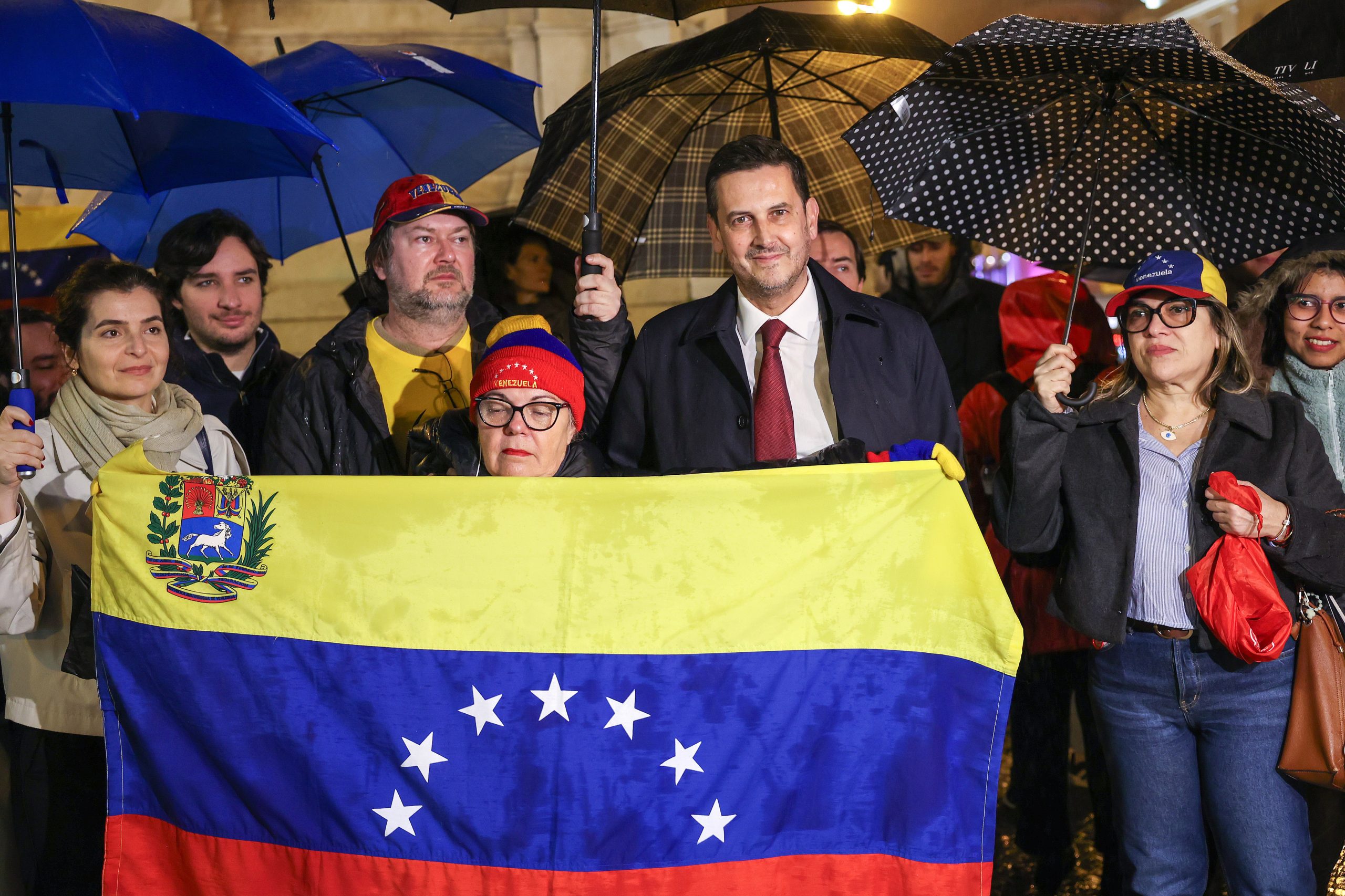 IL acusa Governo de “submissão a regimes” de Venezuela e Moçambique
