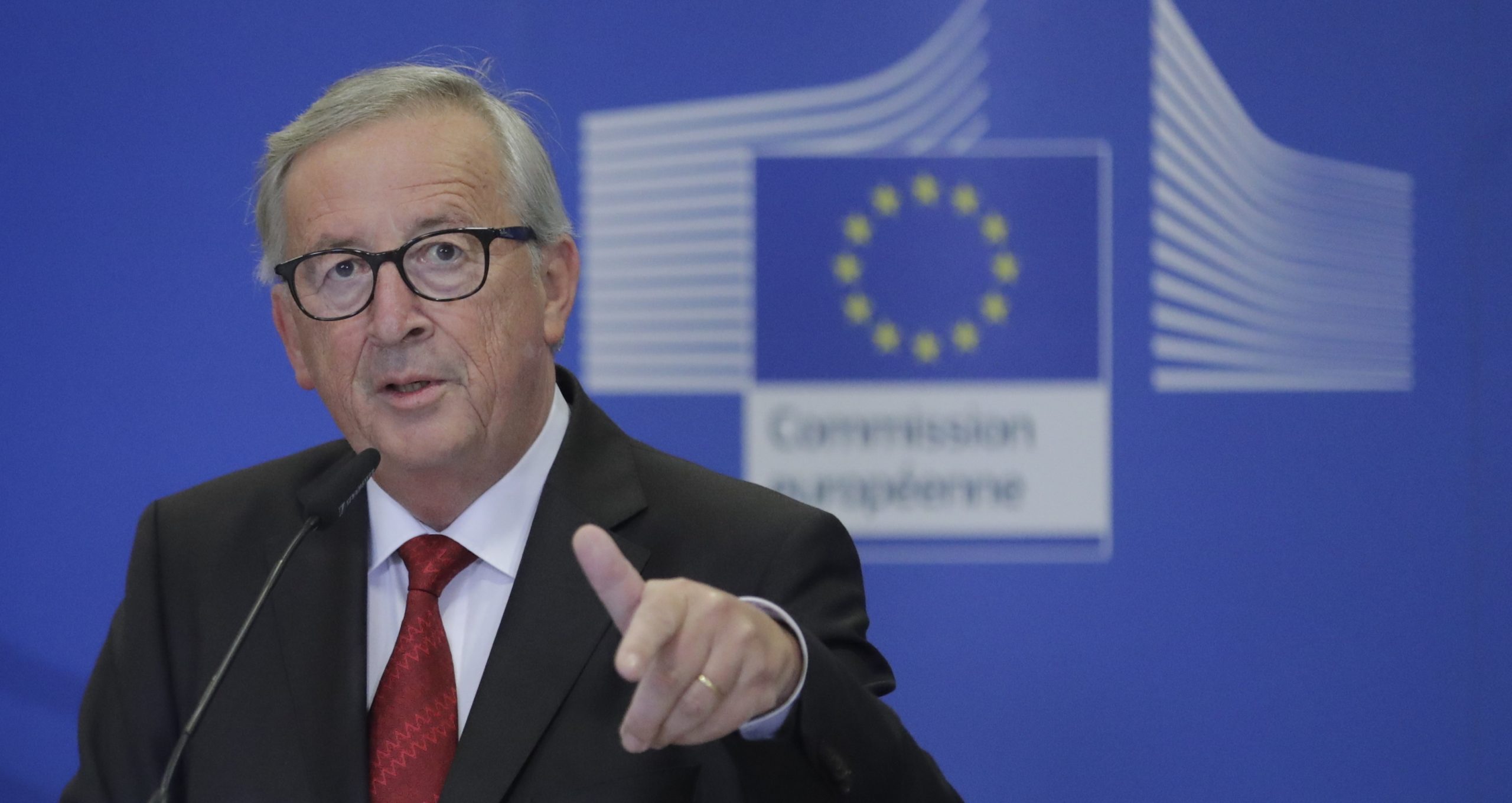 União Europeia: Juncker lamenta recuo democrático no processo de escolha da sucessora