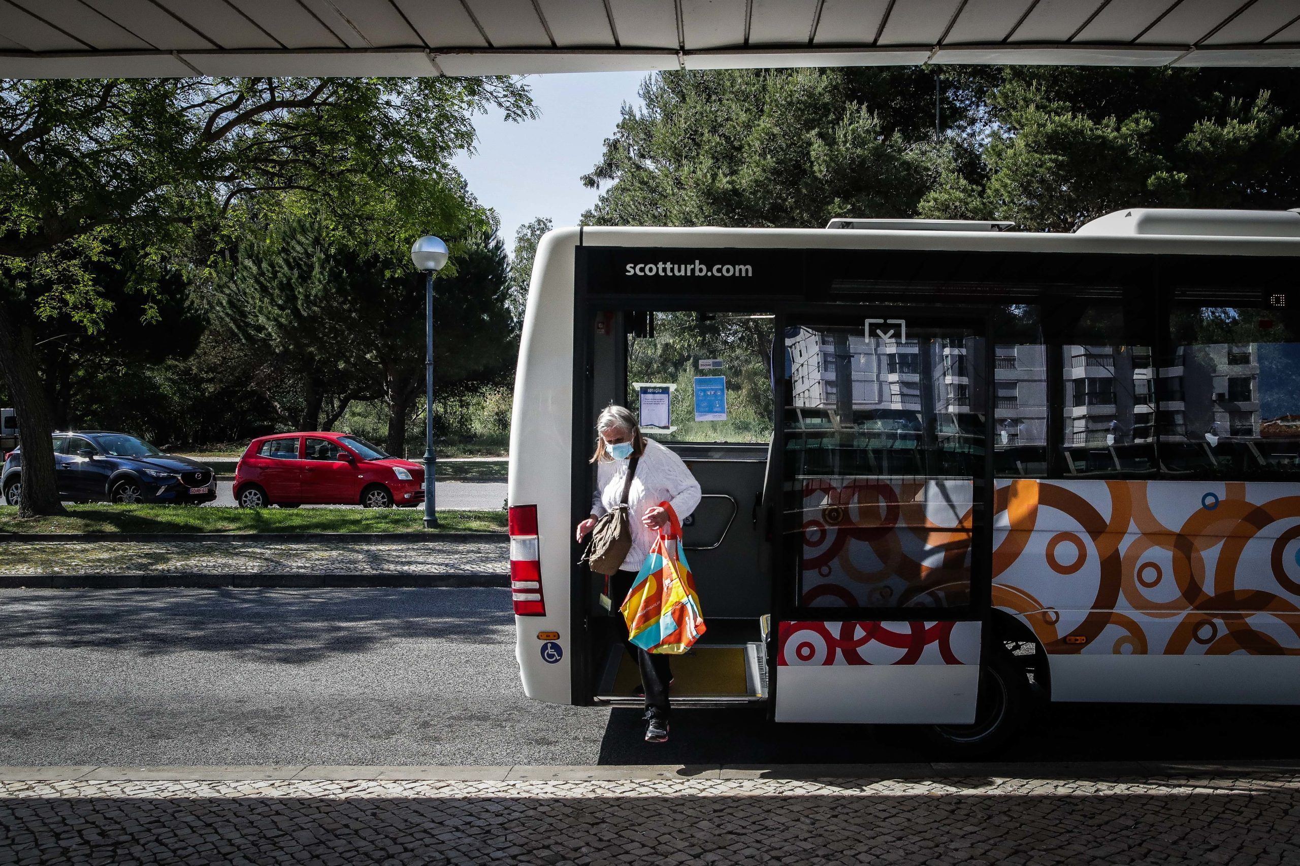 Motoristas queixam-se que com a atual situação é “quase insustentável sobreviver” e exigem fim do ‘lay-off’
