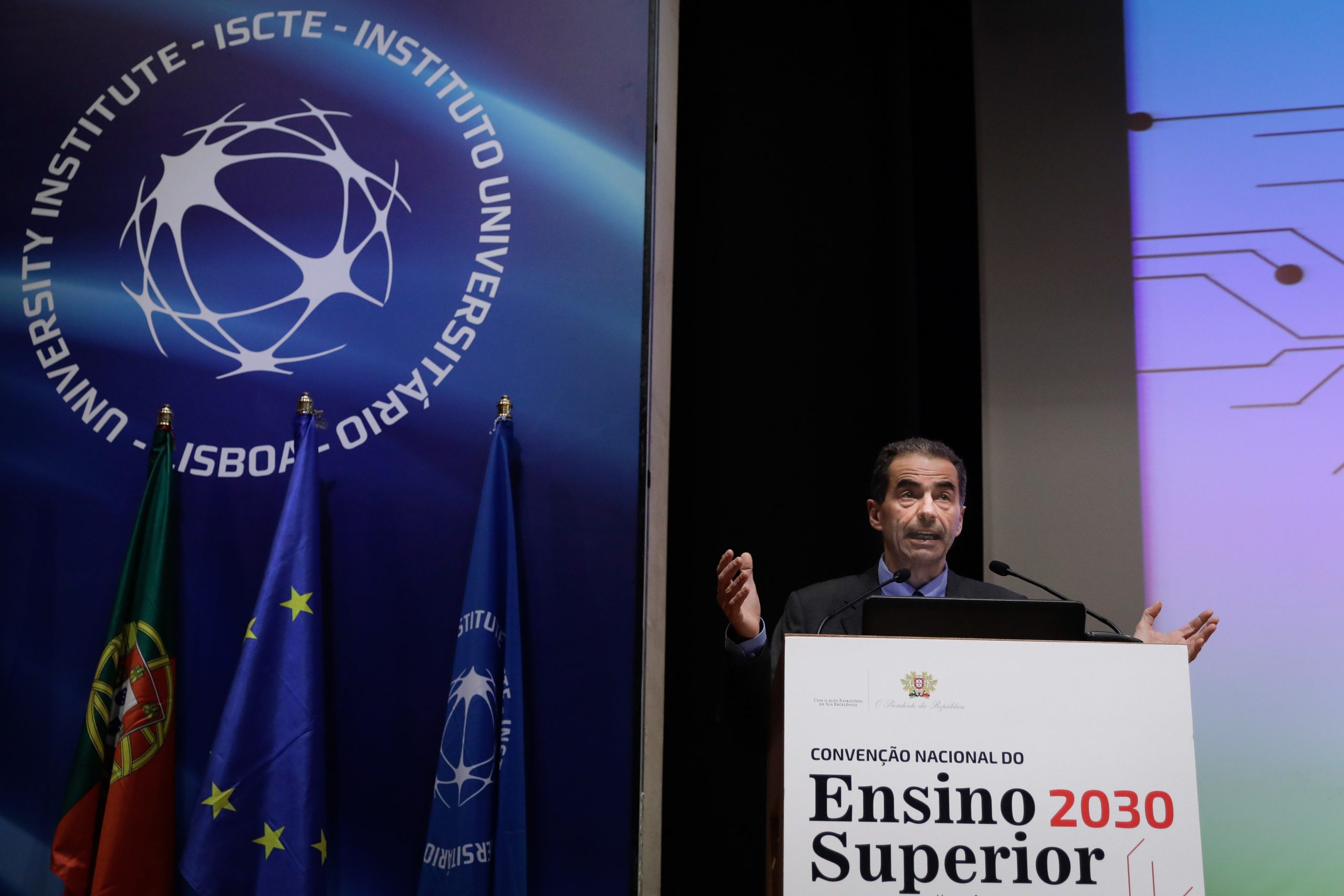 Governo quer duplicar o número de alunos do ensino profissional que chegam à universidade