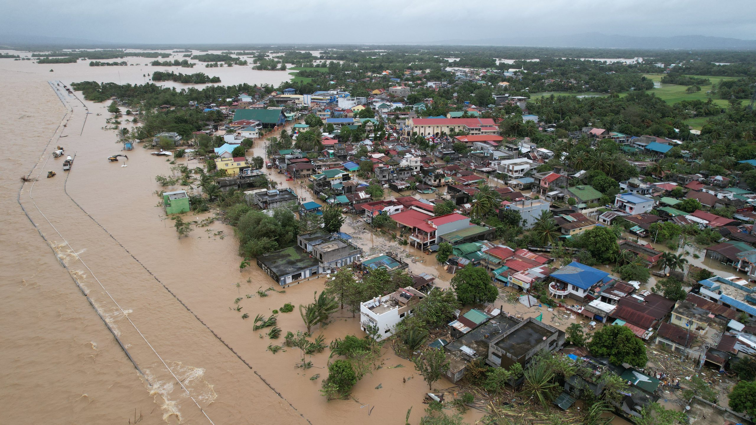 Tempestade tropical Trami já provocou pelo menos 20 mortos nas Filipinas