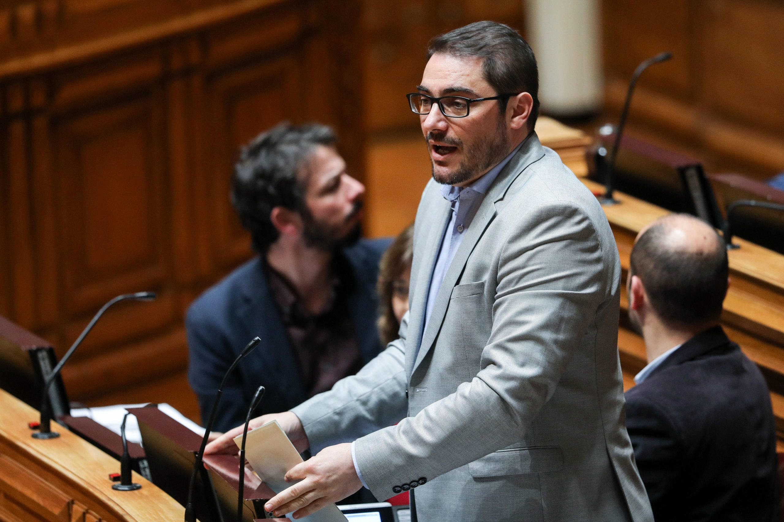 Parlamento: PCP e Verdes lamentam convergência do PS e do Governo à direita