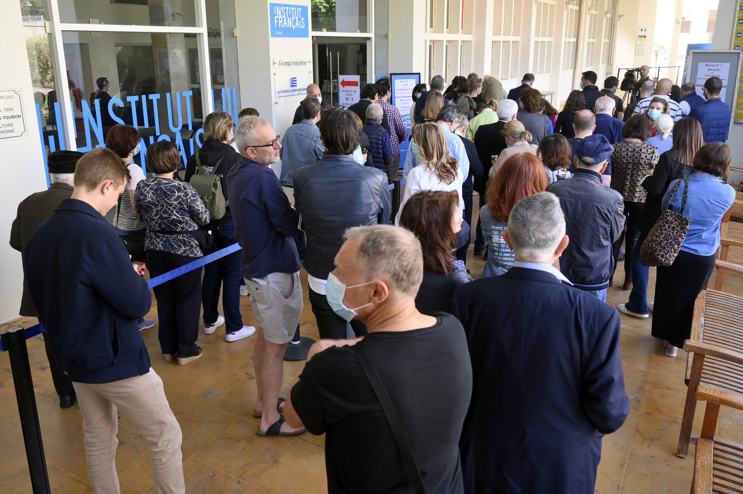 França: Filas e críticas a “péssima” campanha nas últimas horas de voto