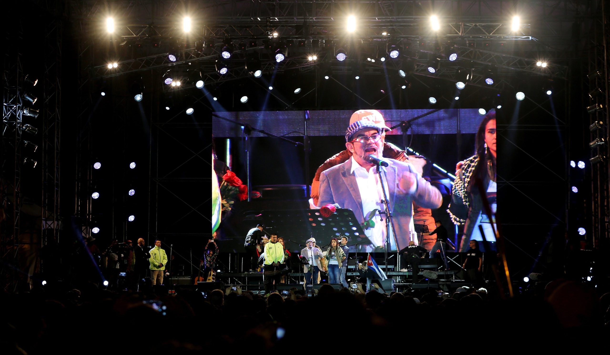 FARC estreiam-se como partido político com um concerto na capital da Colômbia