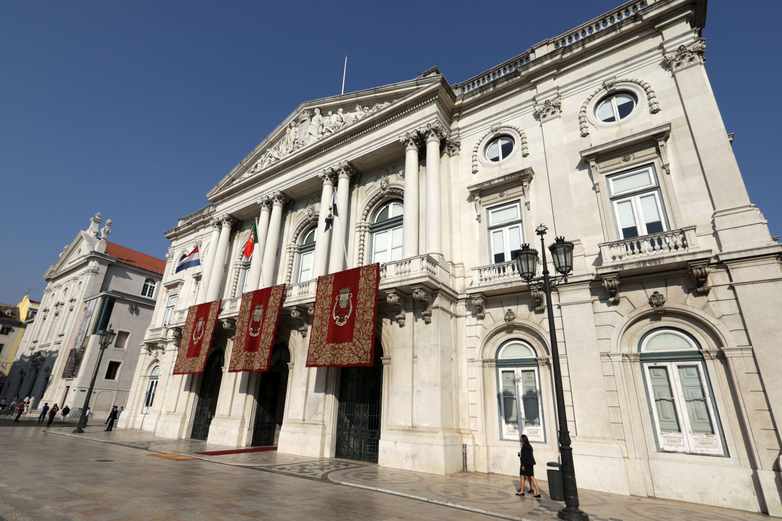 Cidadãos lesados por leilão de rendas ponderam apresentar queixa contra Câmara de Lisboa