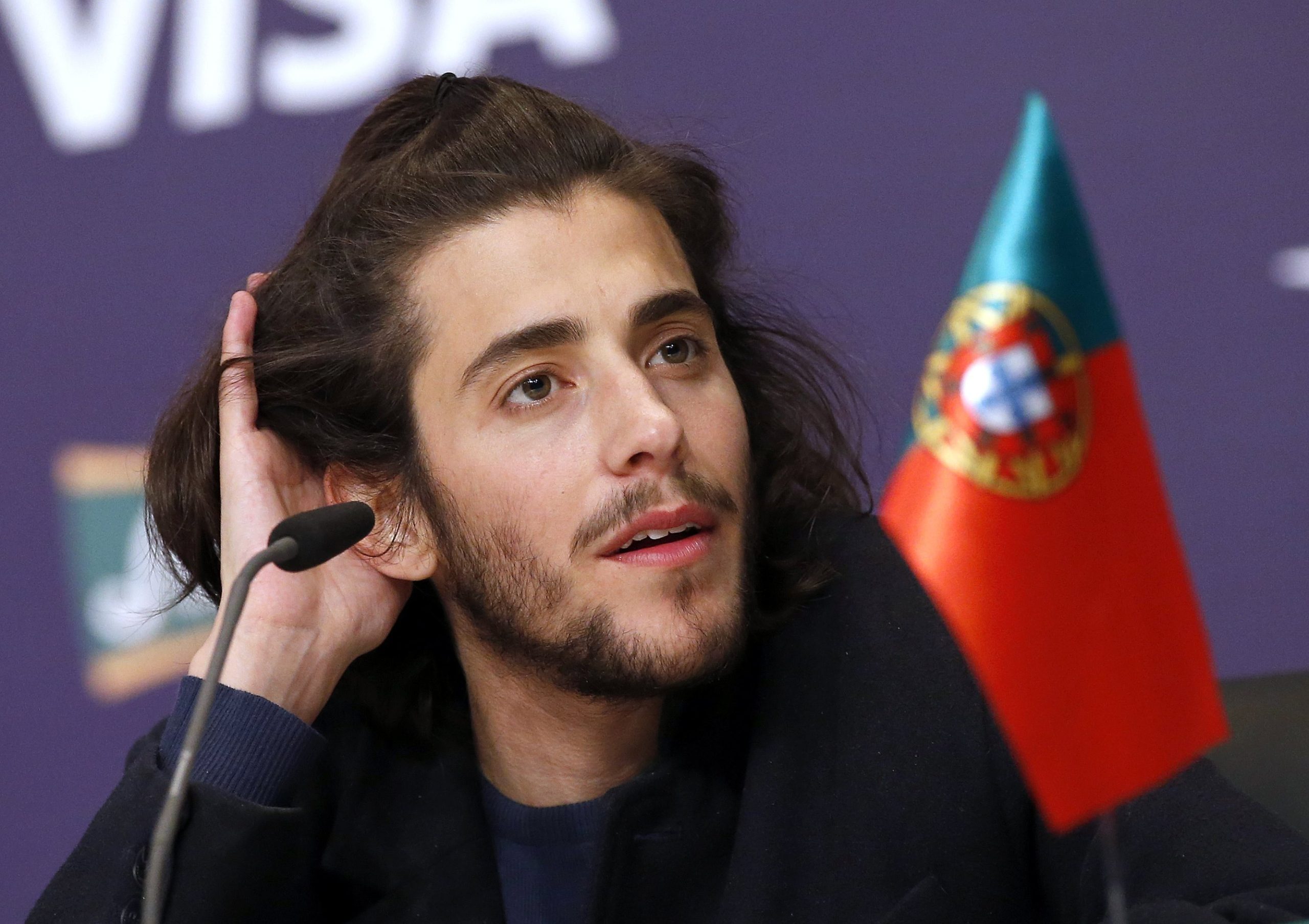 Próximos concertos de Salvador Sobral estão quase todos esgotados