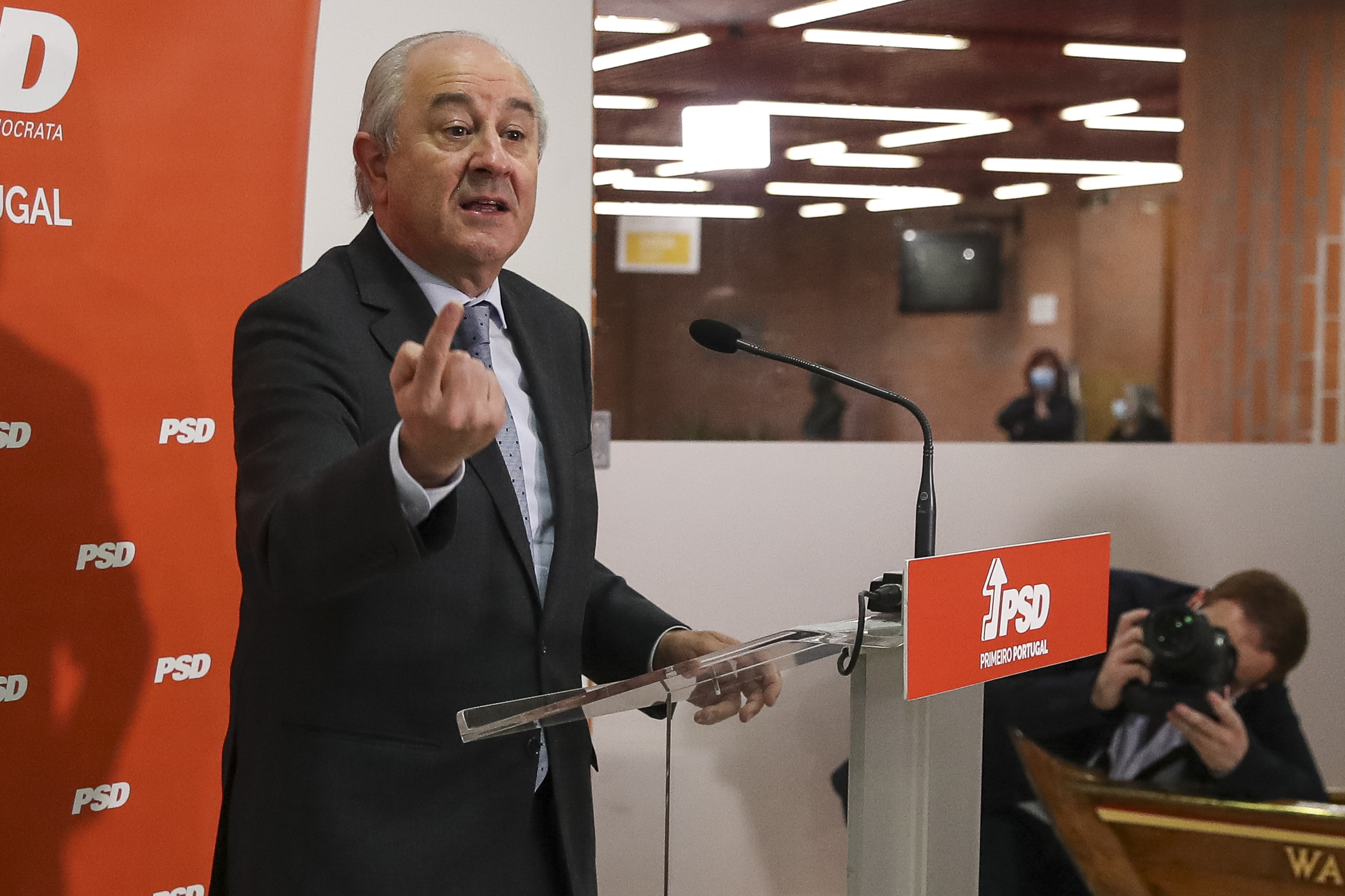Proposta de Rio chumbada e de Rangel aprovada. Diretas do PSD acontecem a 27 de novembro e só para militantes com quotas em dia