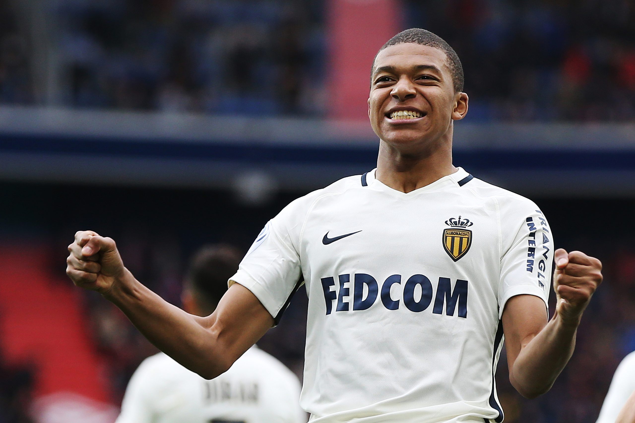 Quem não tem Falcao caça com Mbappé. Mónaco soma e segue isolado na liderança