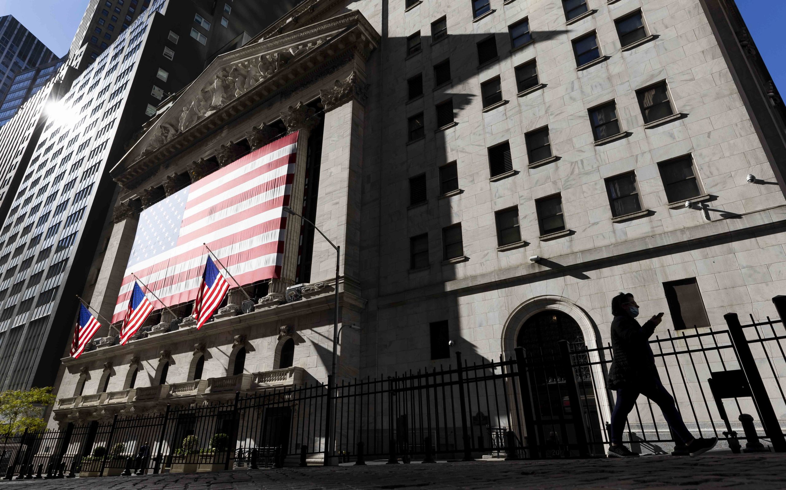 Dow Jones fecha acima dos 30 mil pontos pela primeira vez