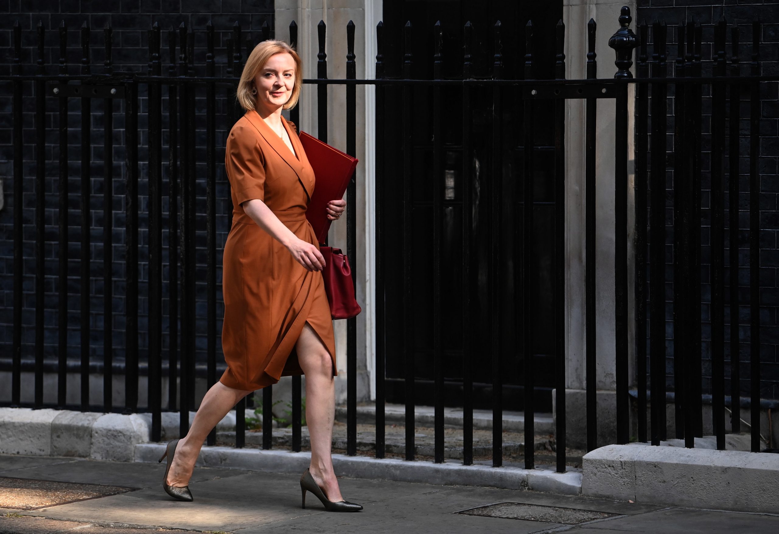 Liz Truss parte como favorita na ‘corrida’ a Downing Street contra Rishi Sunak