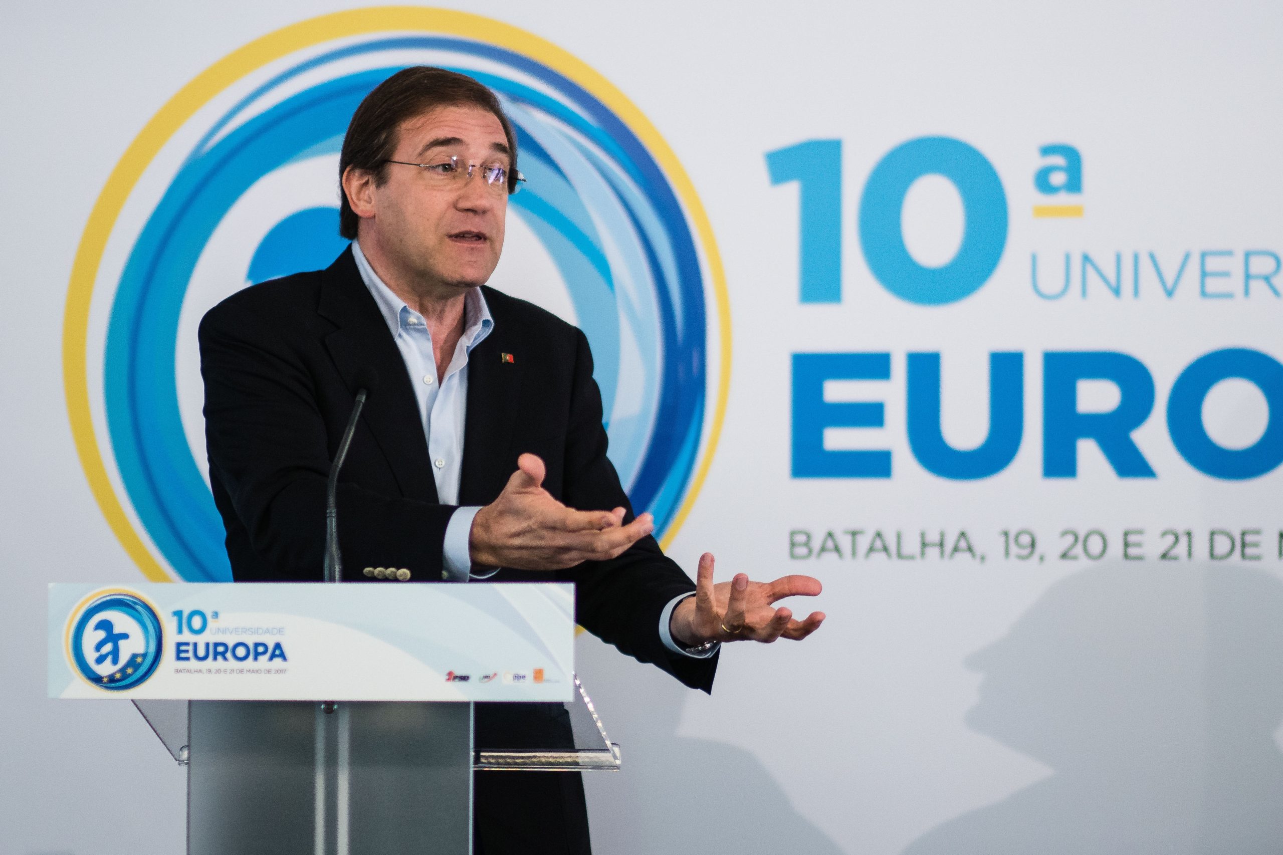 Europa tem de completar união bancária para não penalizar empresários e família, diz Passos Coelho