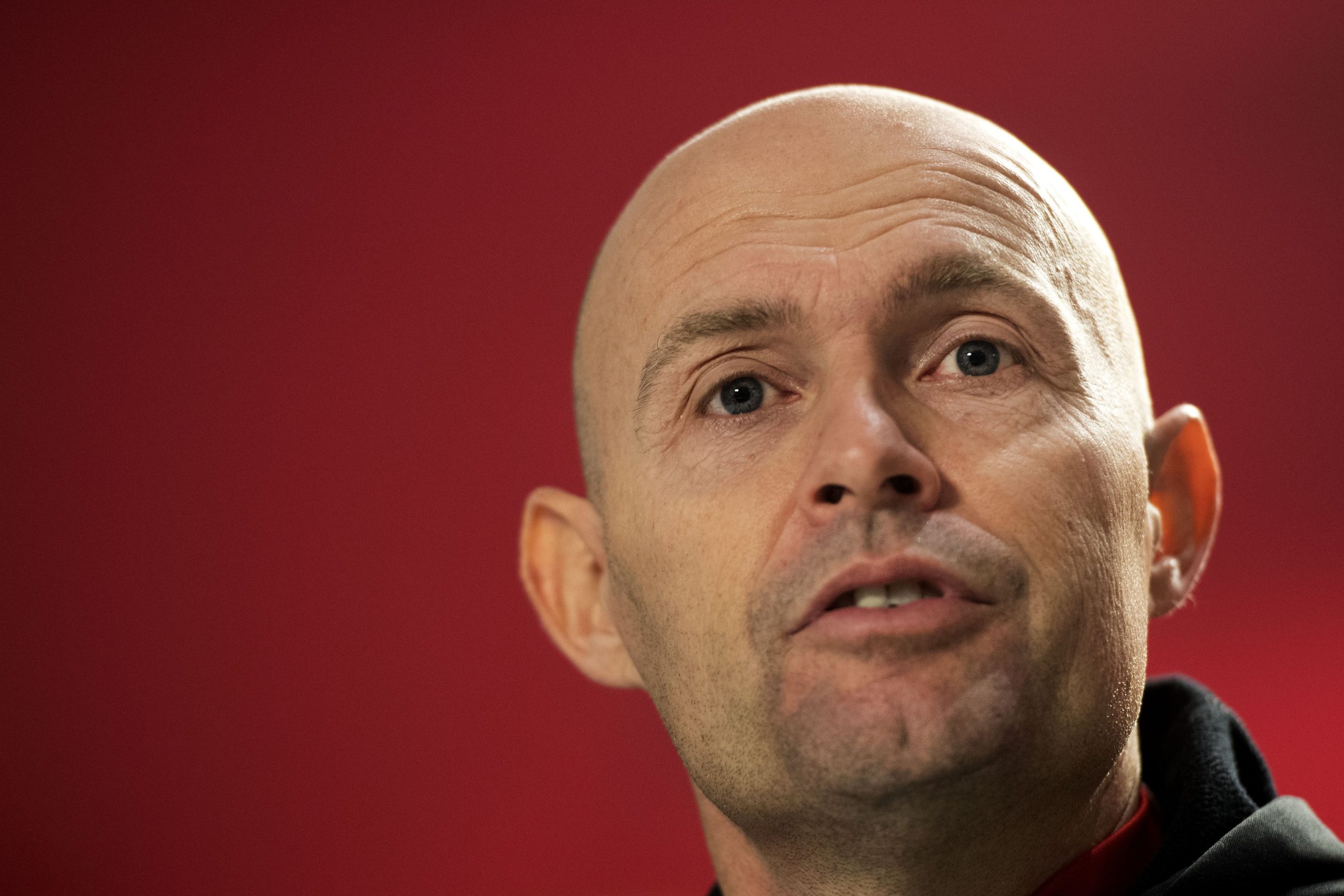 Keizer quer bom futebol e recusa desculpas antes da estreia no Sporting