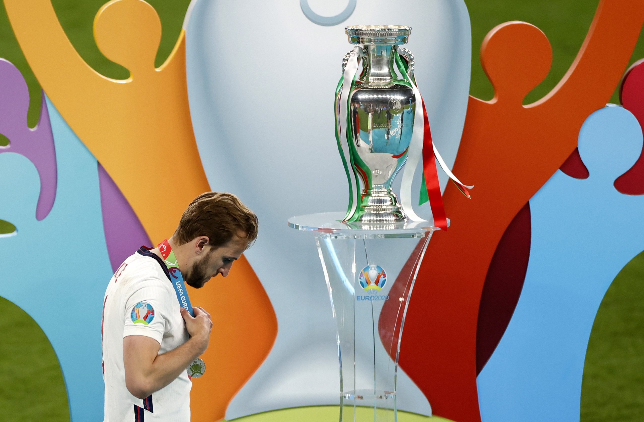 Euro2020: Kane diz que derrota “doeu e vai doer” mas promete equipa unida