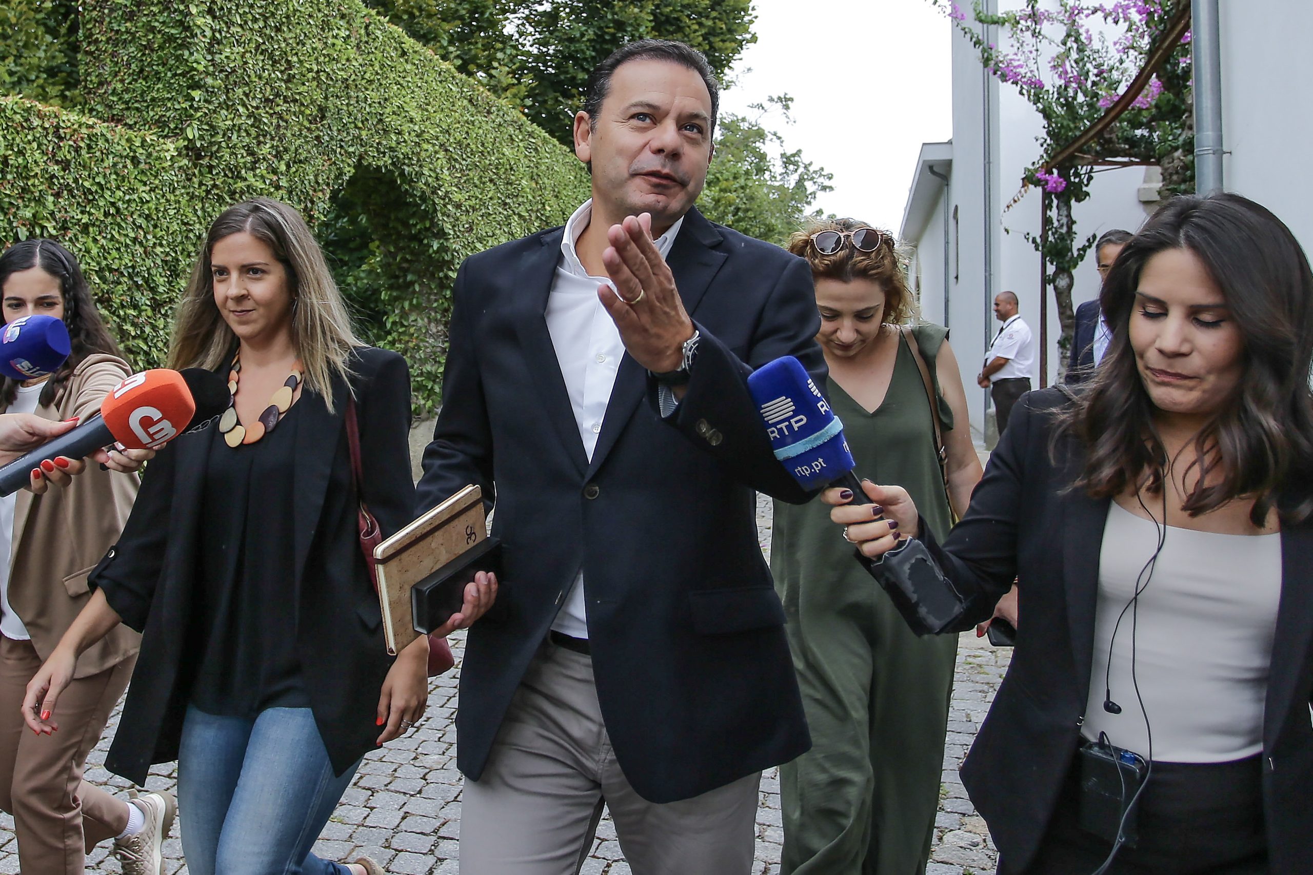 Montenegro diz ter “convicção plena e profunda” que antecessores cumpriram a lei