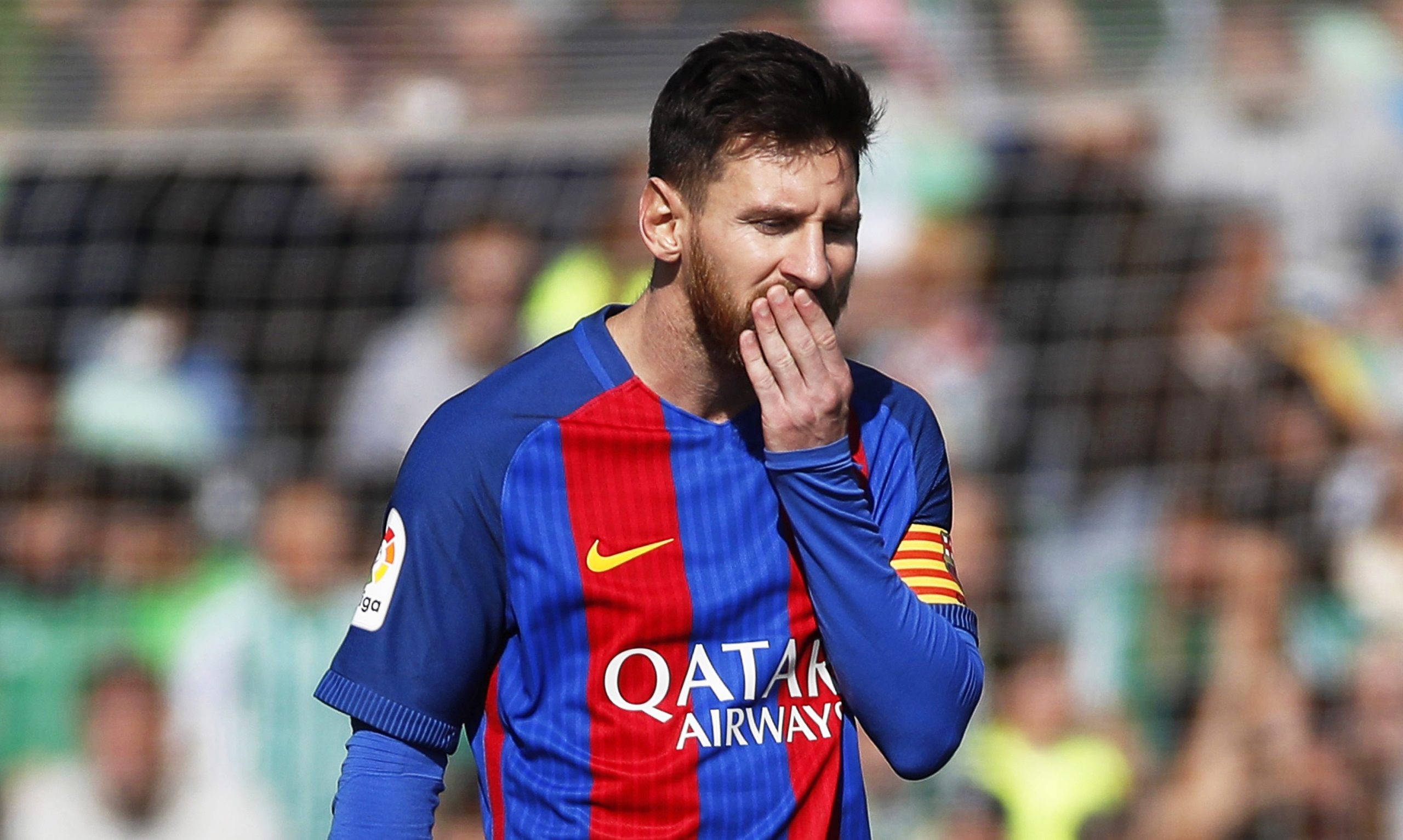 Barcelona perde com Málaga e desperdiça empate de Madrid