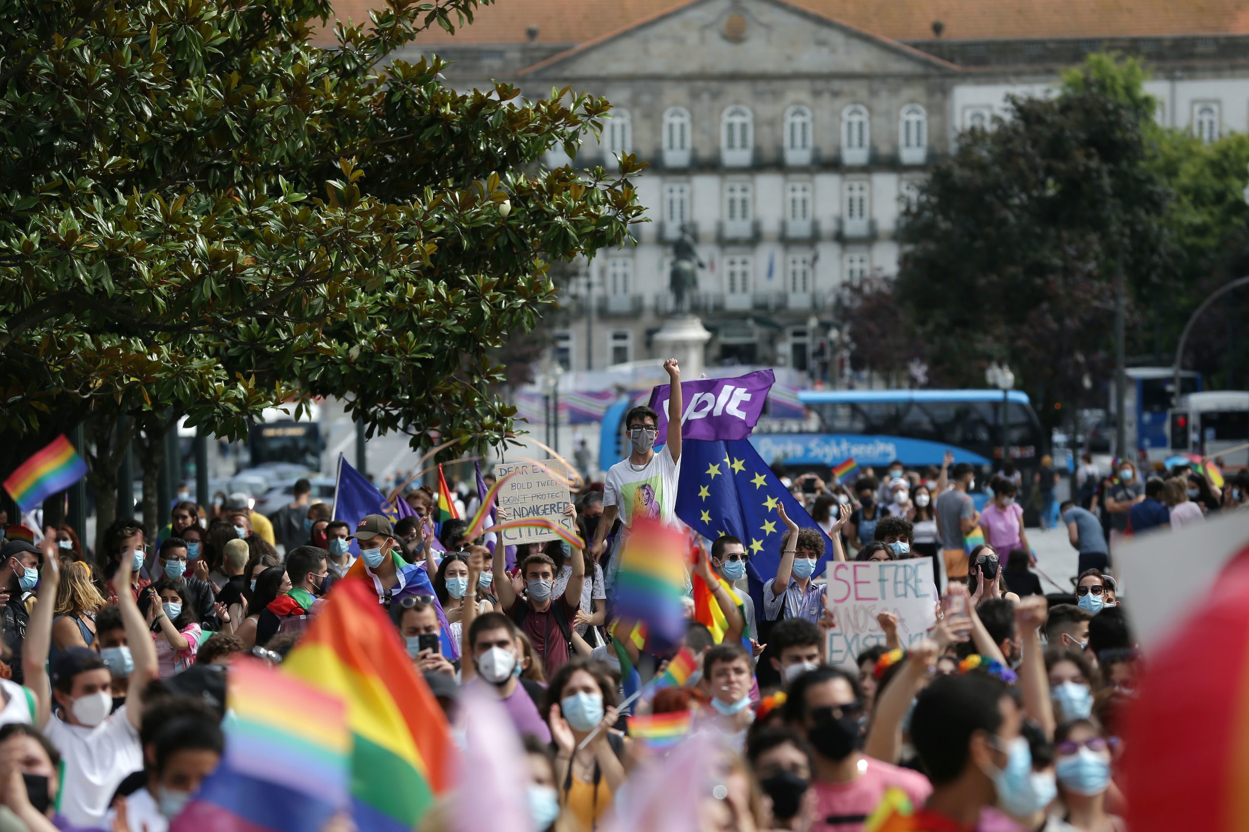 Centenas de pessoas participaram na Marcha do Orgulho Gay no Porto