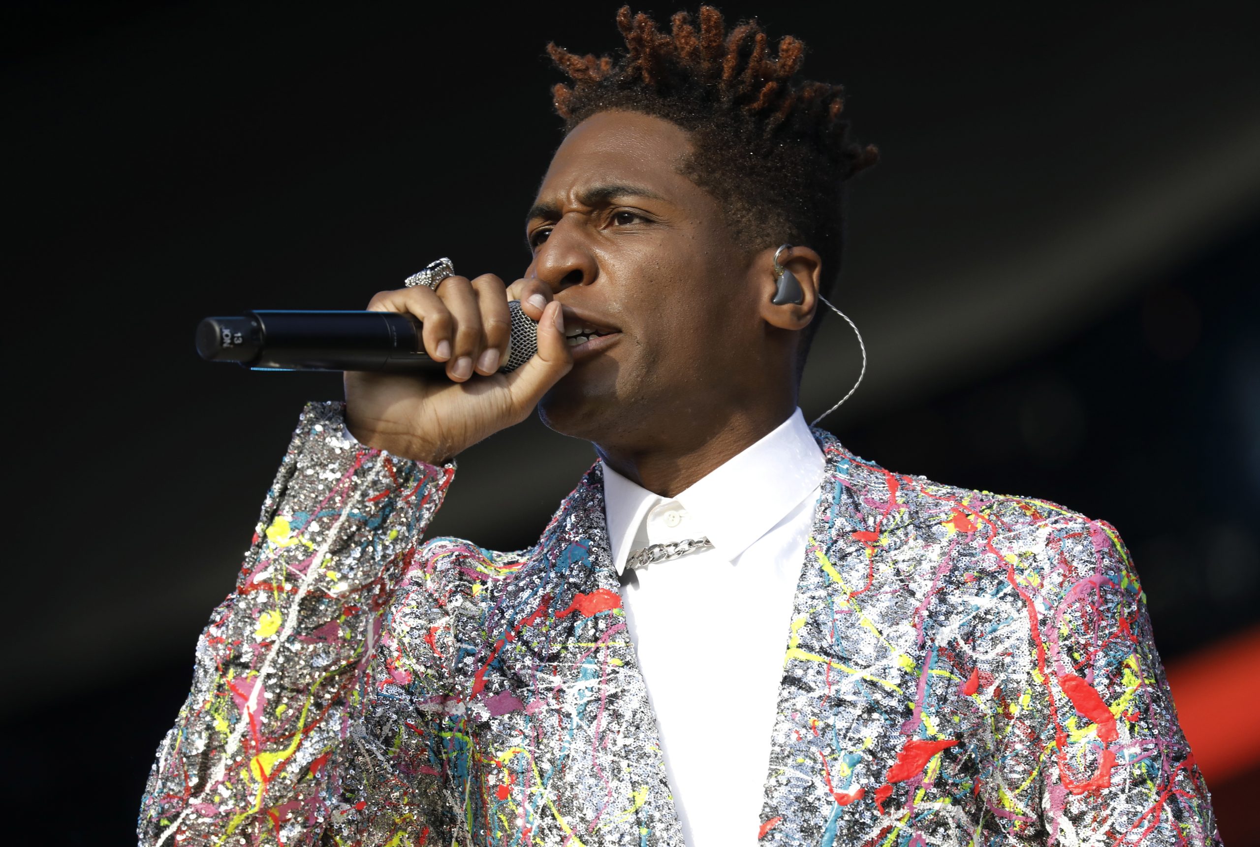 Músico norte-americano Jon Batiste lidera corrida aos 64.º Grammy com onze nomeações