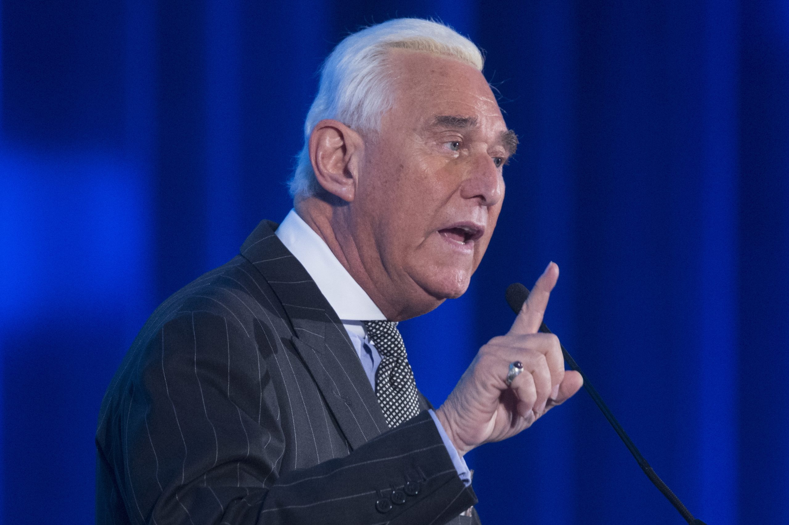 Roger Stone, assessor da campanha presidencial de Donald Trump, libertado sob caução