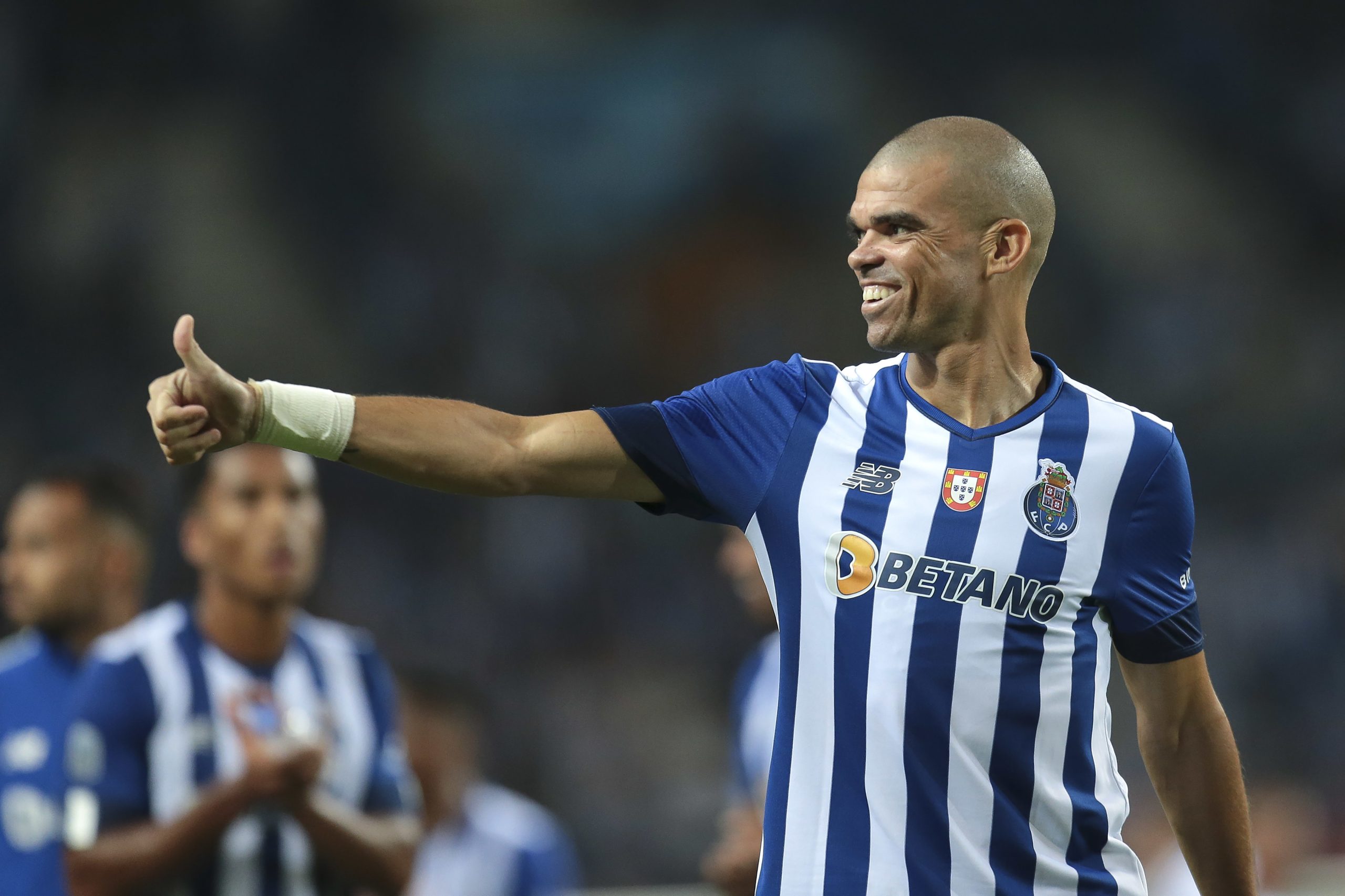“A lenda continua”. FC Porto renova contrato com Pepe