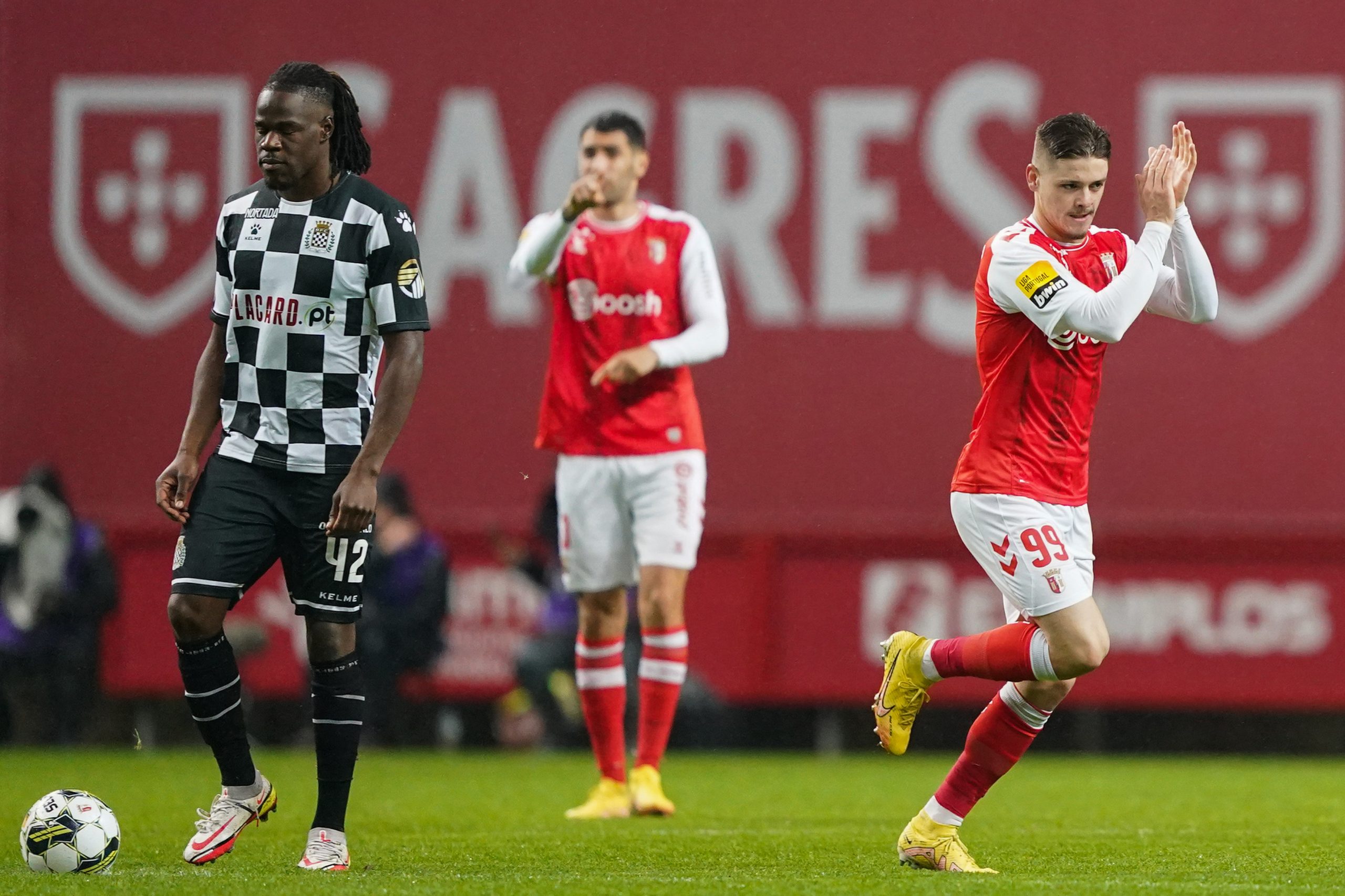 Sporting de Braga vence Boavista e aproxima-se do líder Benfica