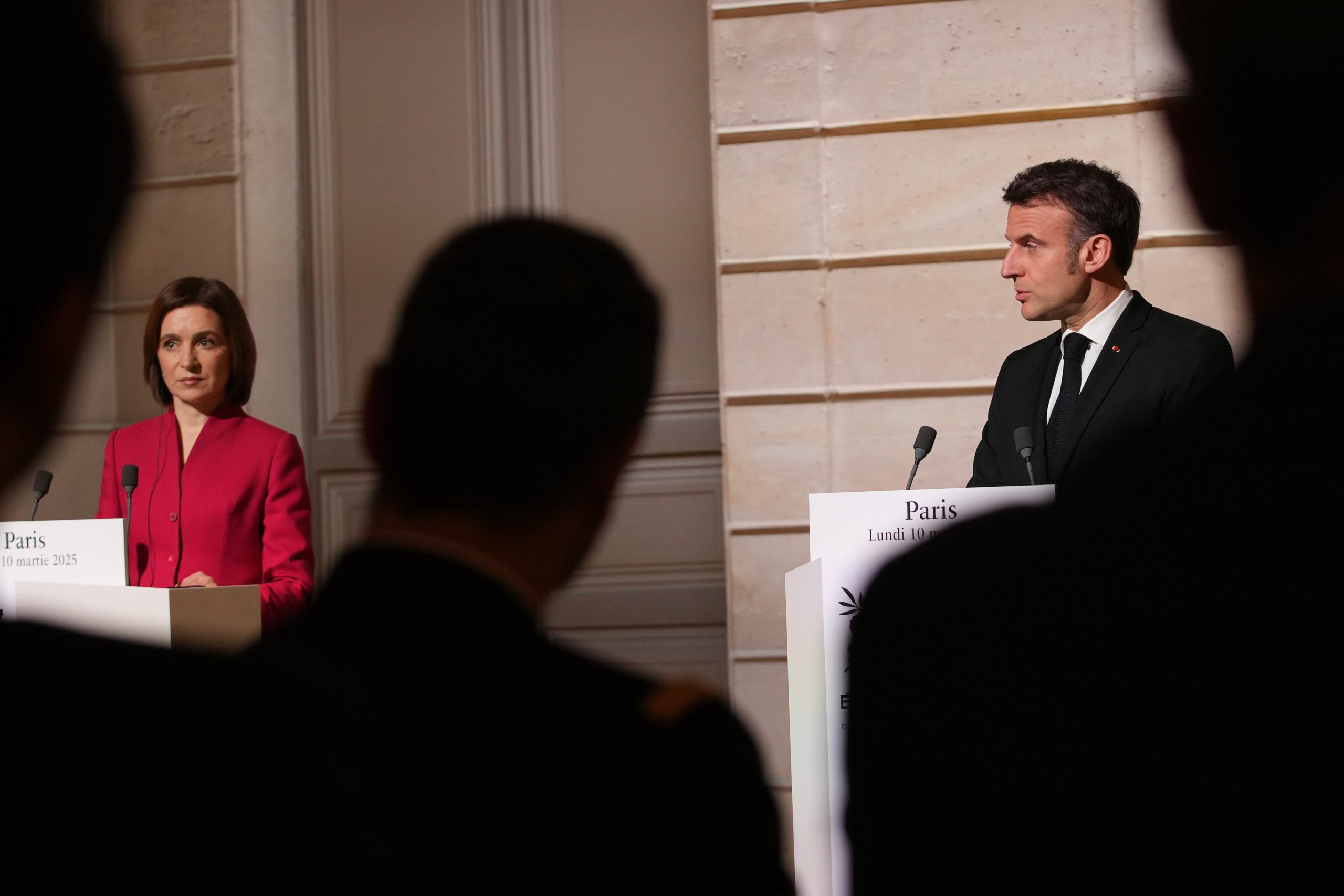 Macron denuncia tentativas de desestabilização russas contra Moldova