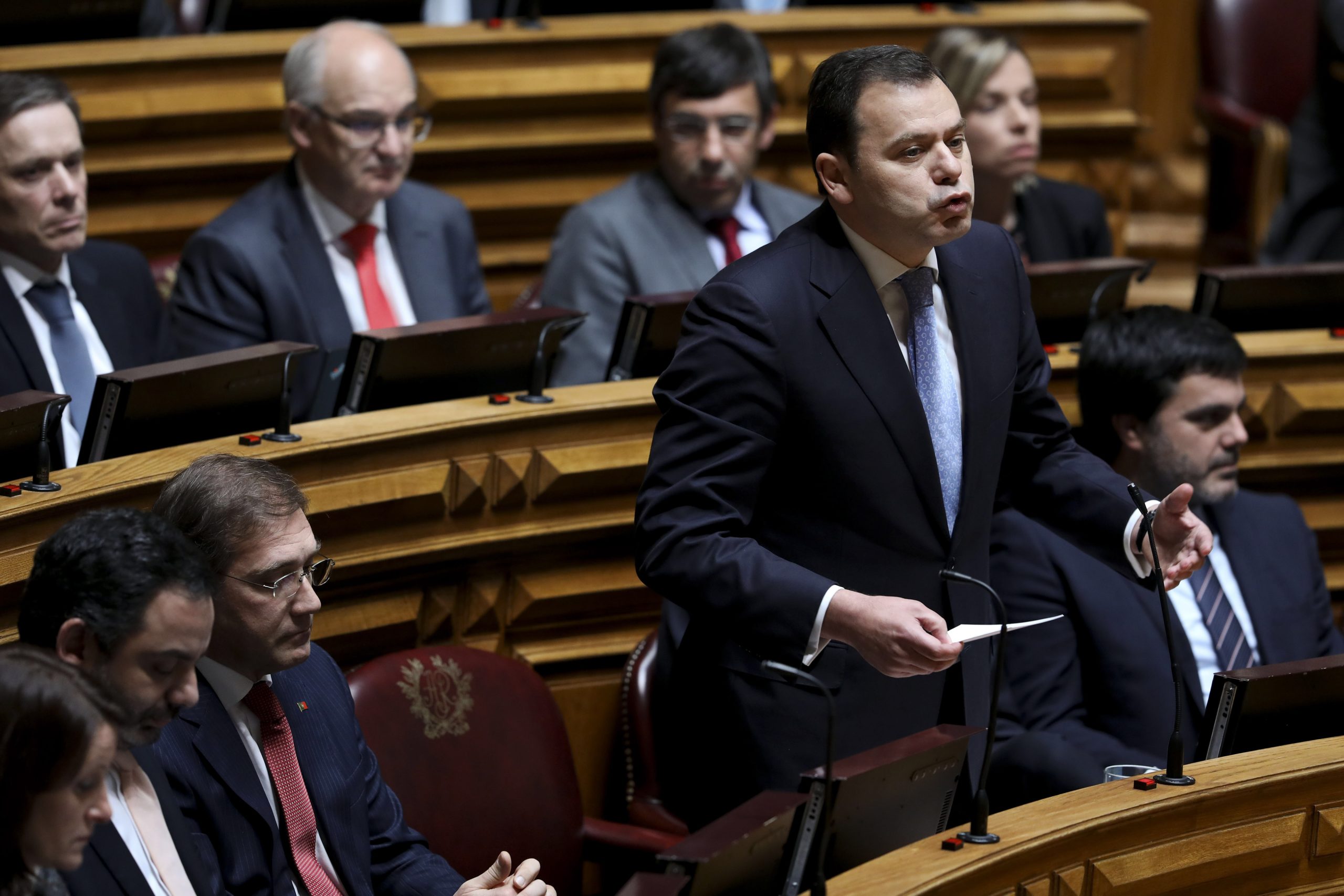 Novo Banco: PSD desafia Governo a esclarecer dúvidas e acusa PCP e BE de cinismo político