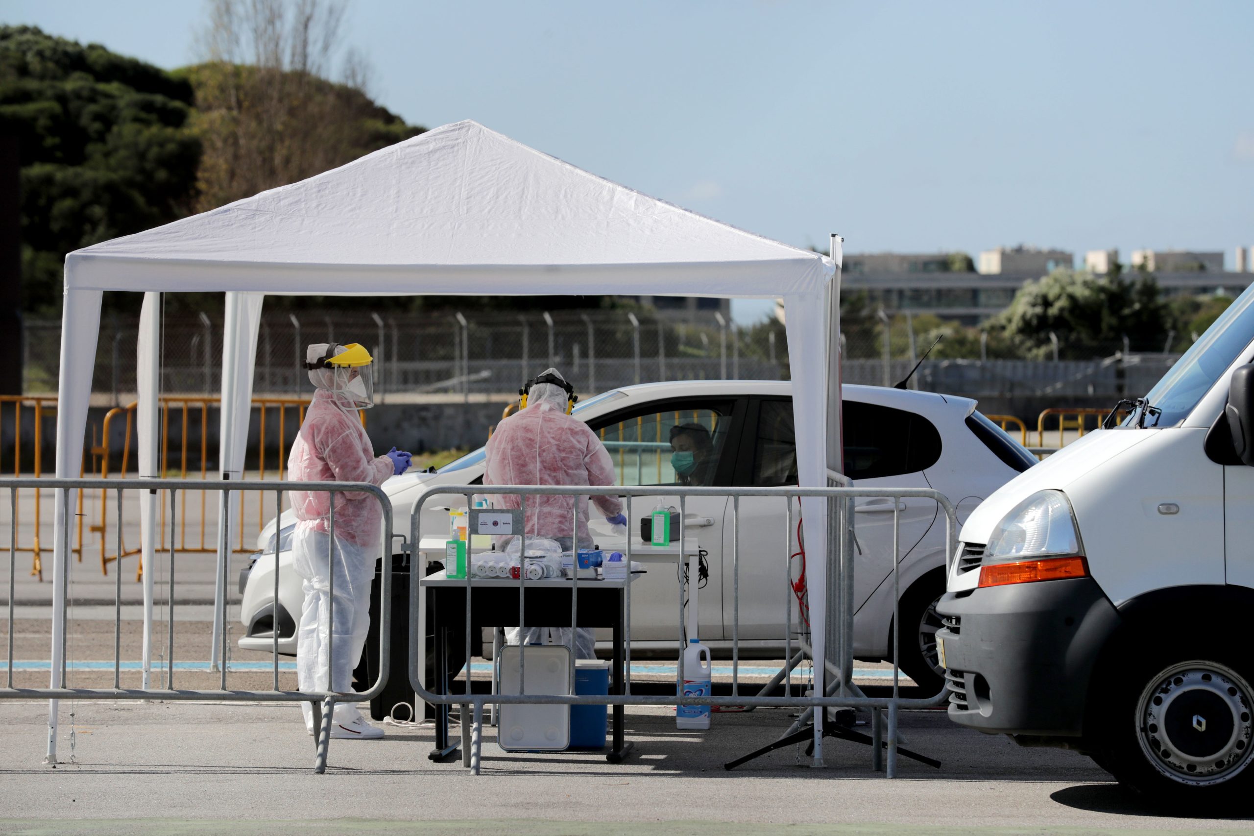 Covid-19. Porto junta público e privados para criar sistema “drive-thru” para rastreio da doença e aliviar hospitais