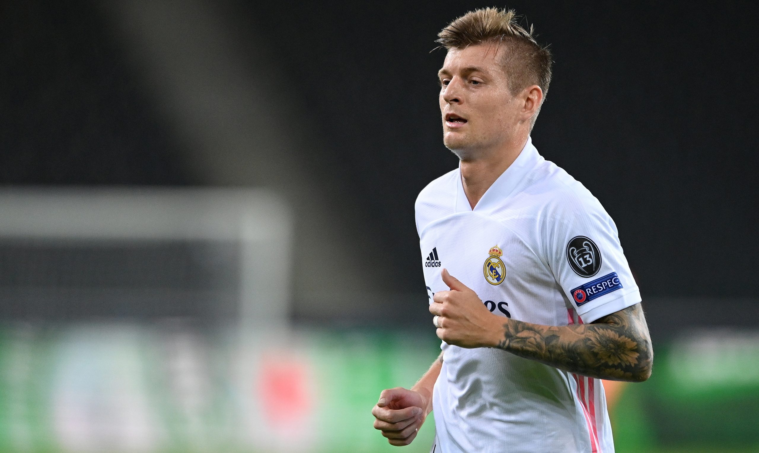 Toni Kroos diz que jogadores são “fantoches” nas mãos da FIFA e da UEFA