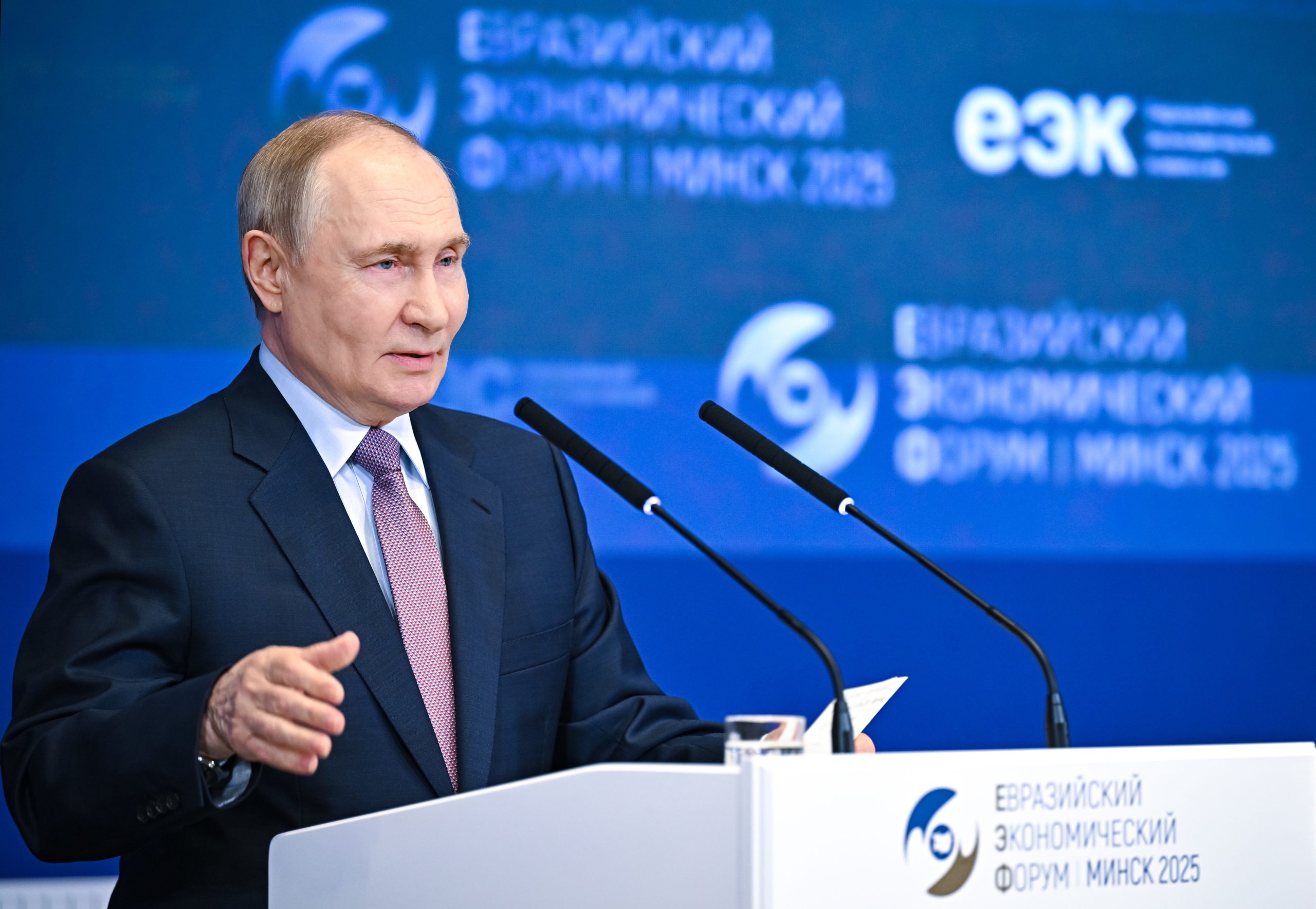 Putin propõe encontrar-se com Zelensky em Moscovo
