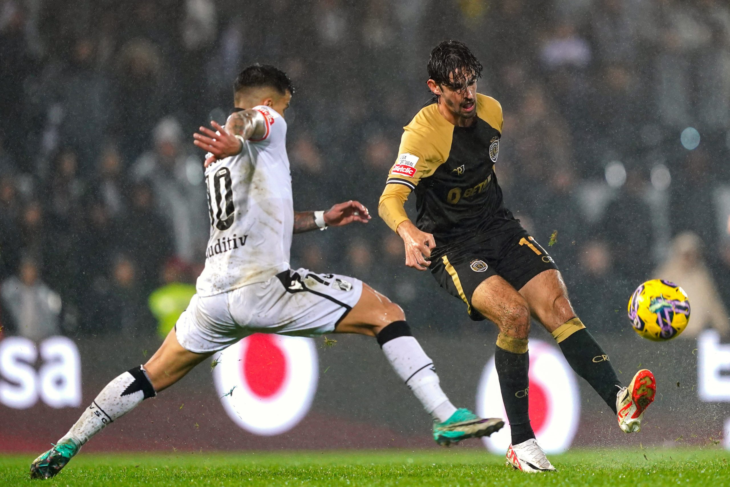 Sporting perde em Guimarães e pode ver FC Porto chegar-se à liderança