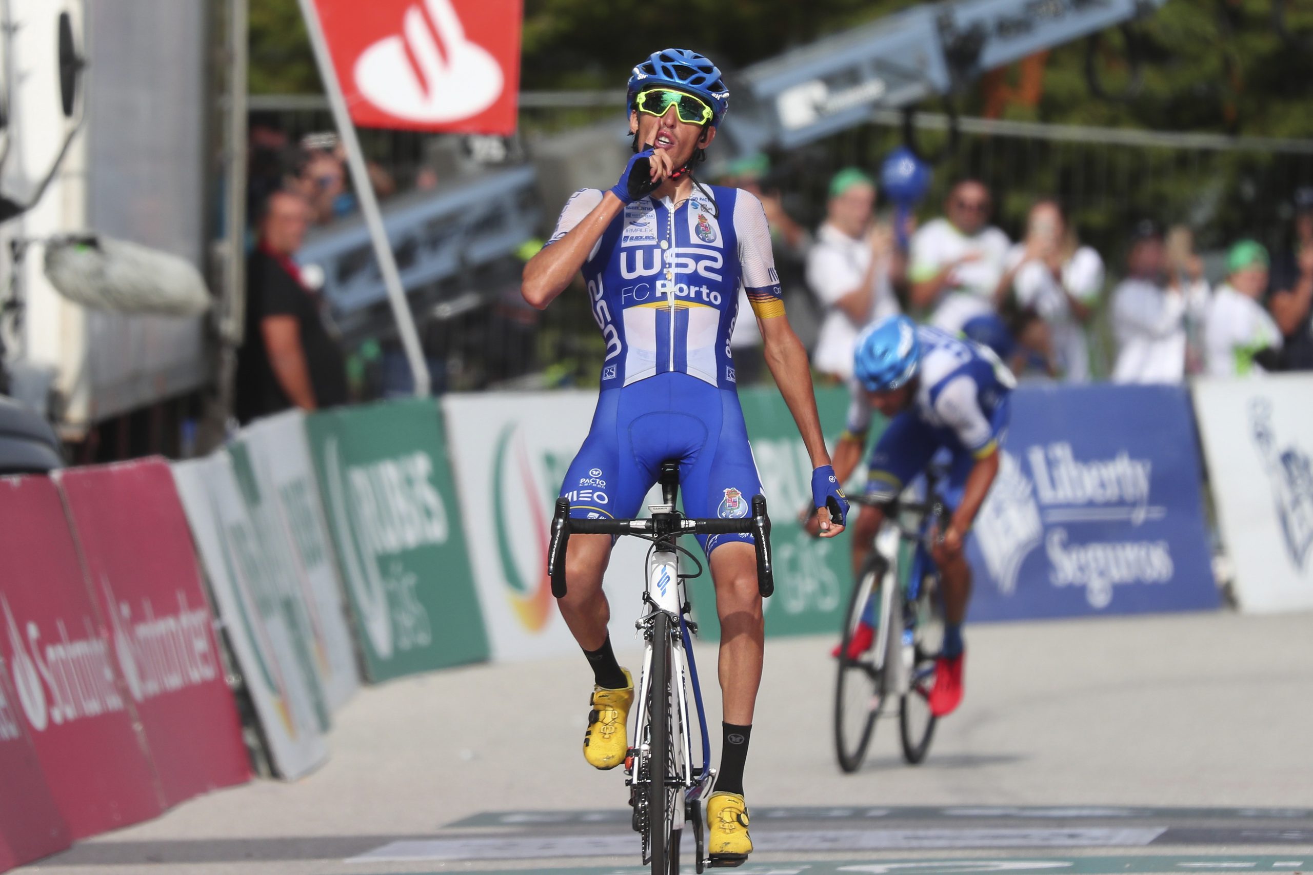 Jóni Brandão mantém amarela em igualdade com João Rodrigues na Volta a Portugal
