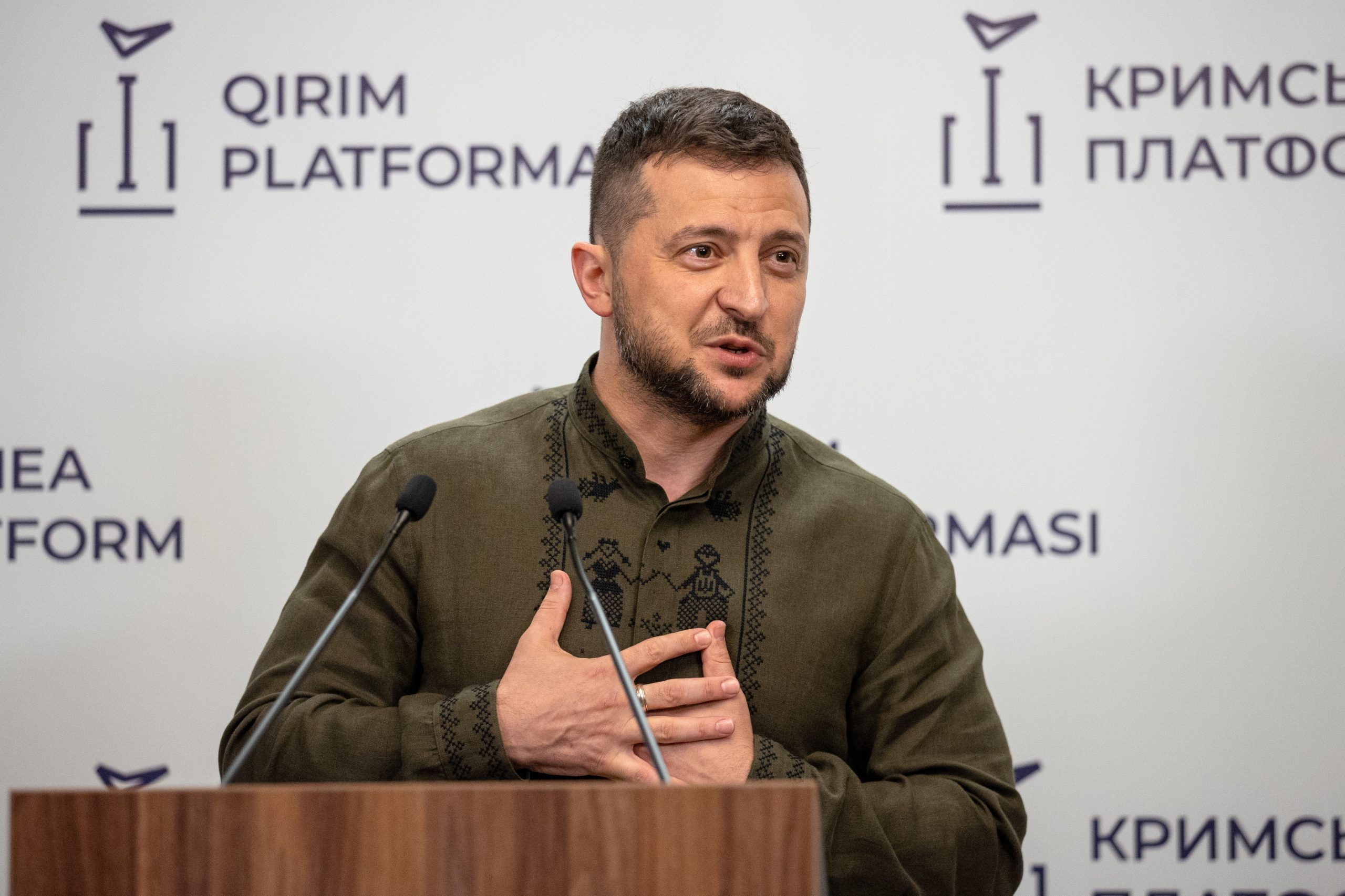 Zelensky sofre acidente de carro. Caso vai ser investigado
