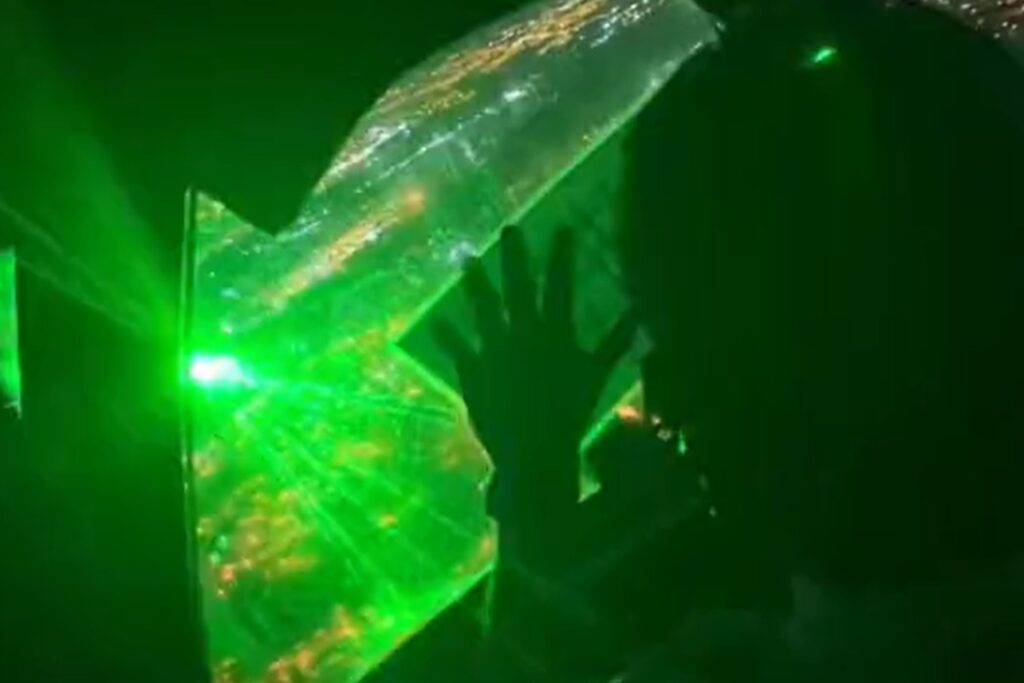 Há um novo “desporto” nacional e pode matar: apontar lasers a aviões em aterragem