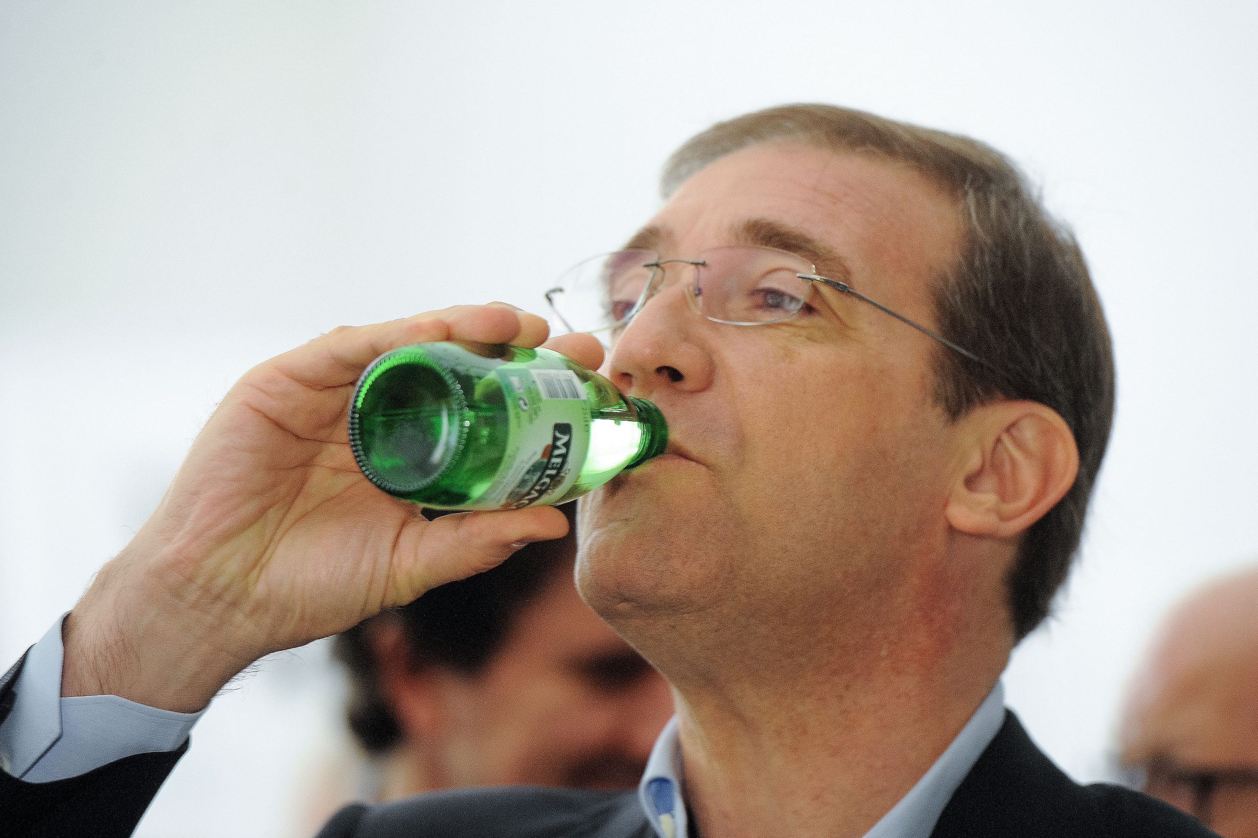 Sondagem: Direita em mínimos históricos e PS perto da maioria absoluta