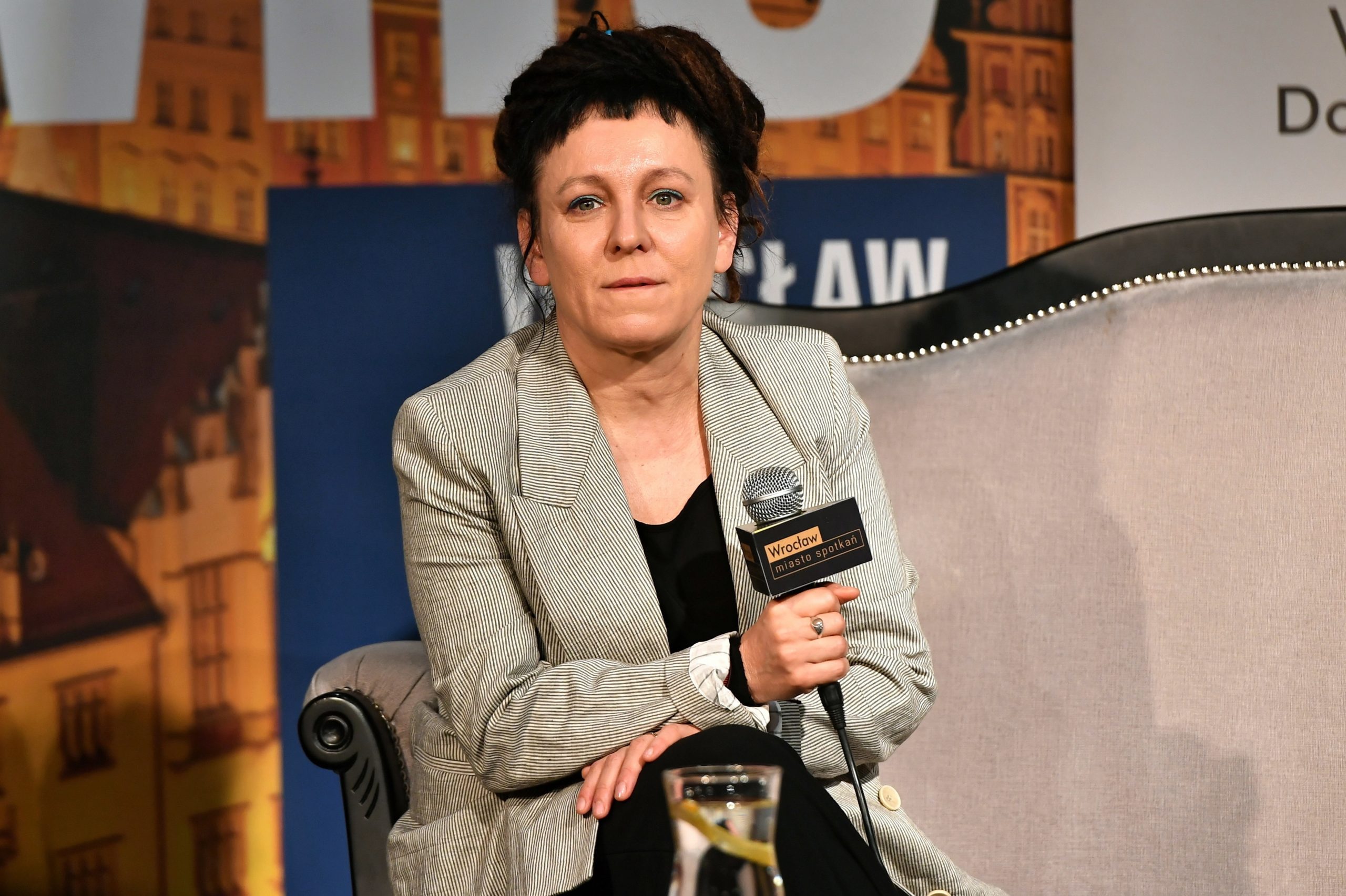Novo livro da Nobel da Literatura Olga Tokarczuk chega às livrarias em edição reforçada