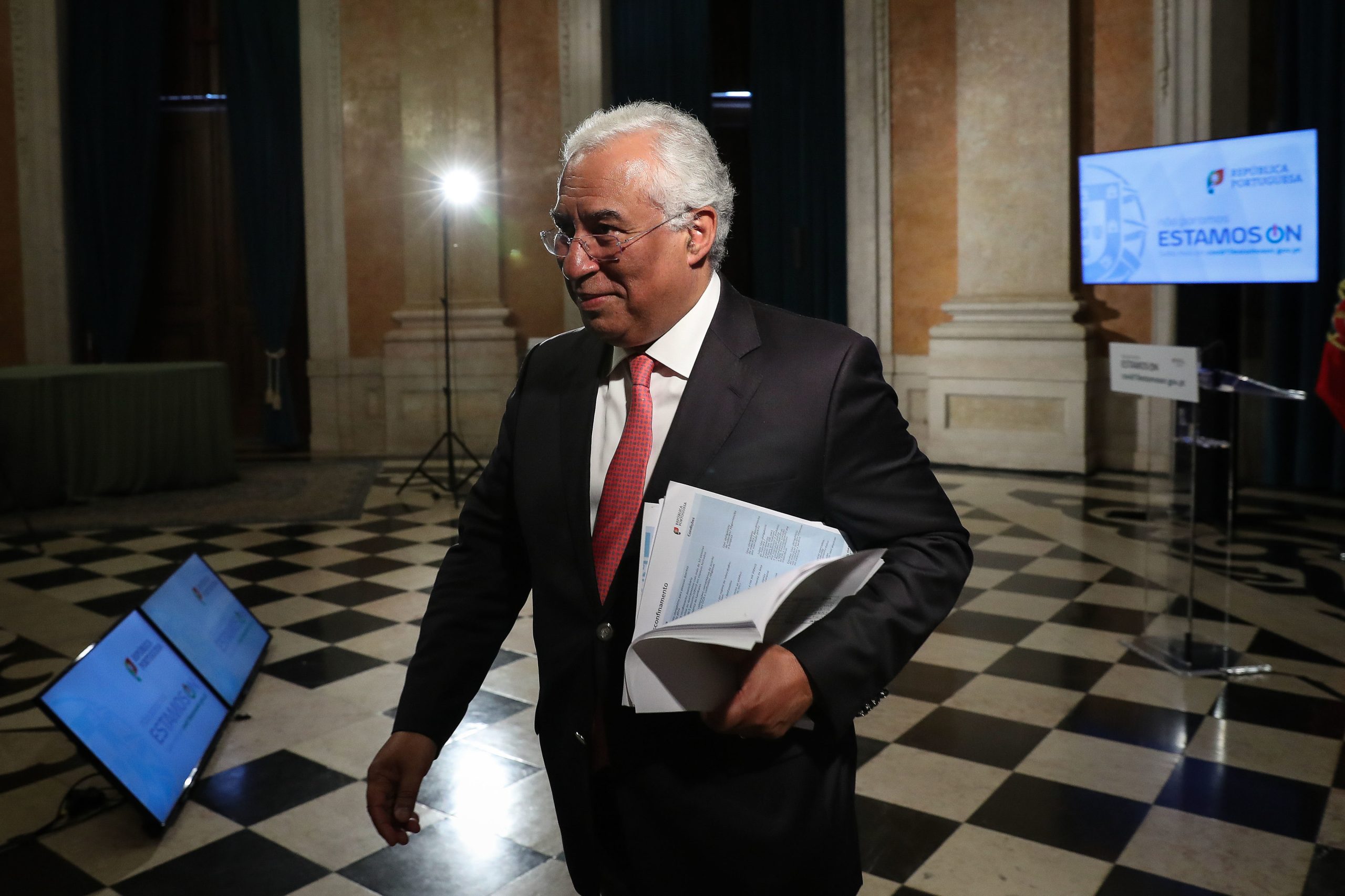 António Costa na RTP: Coimas para quem não usar máscara nos transportes públicos e festivais de verão em risco