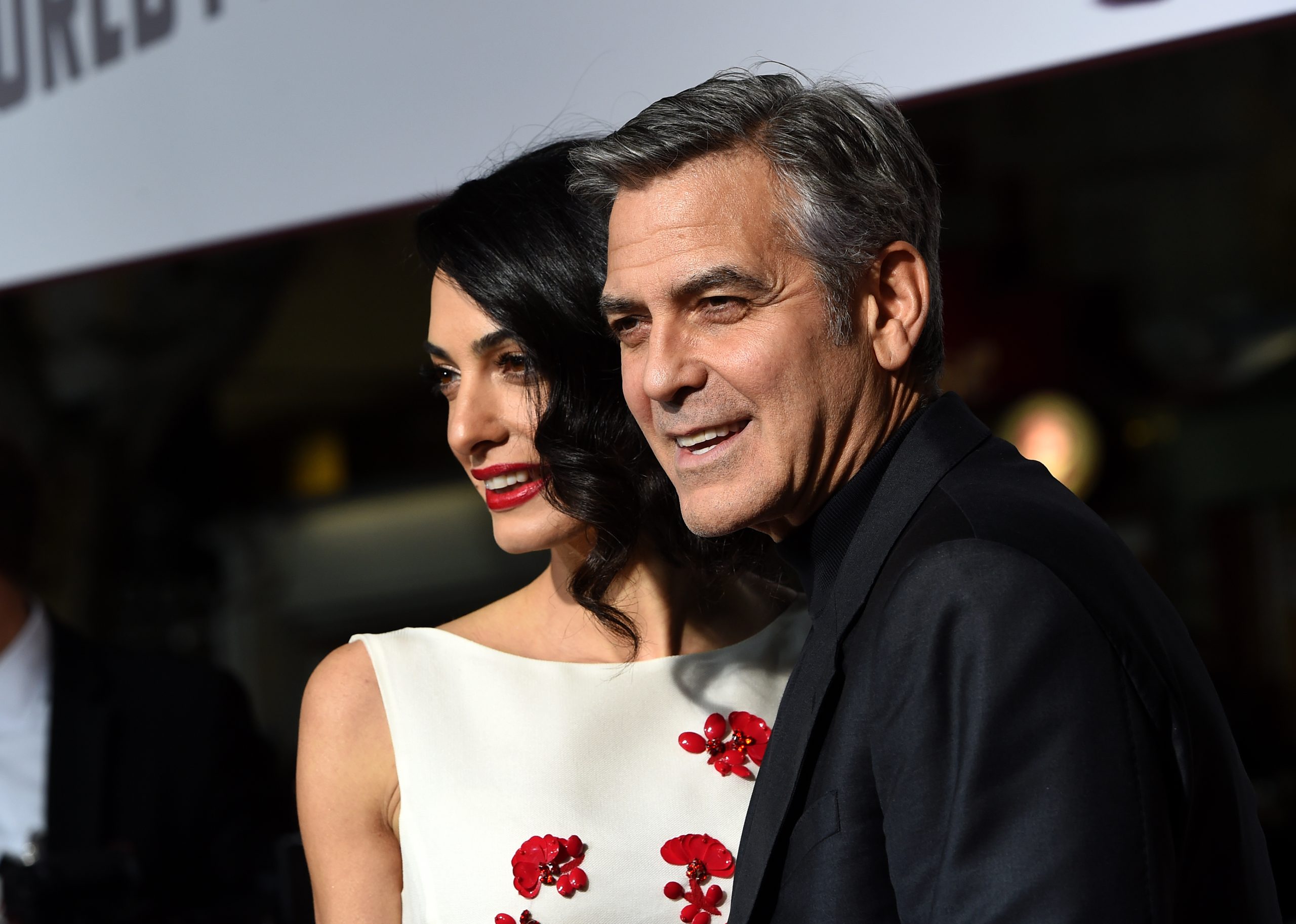 Rússia proíbe fundação de George e Amal Clooney