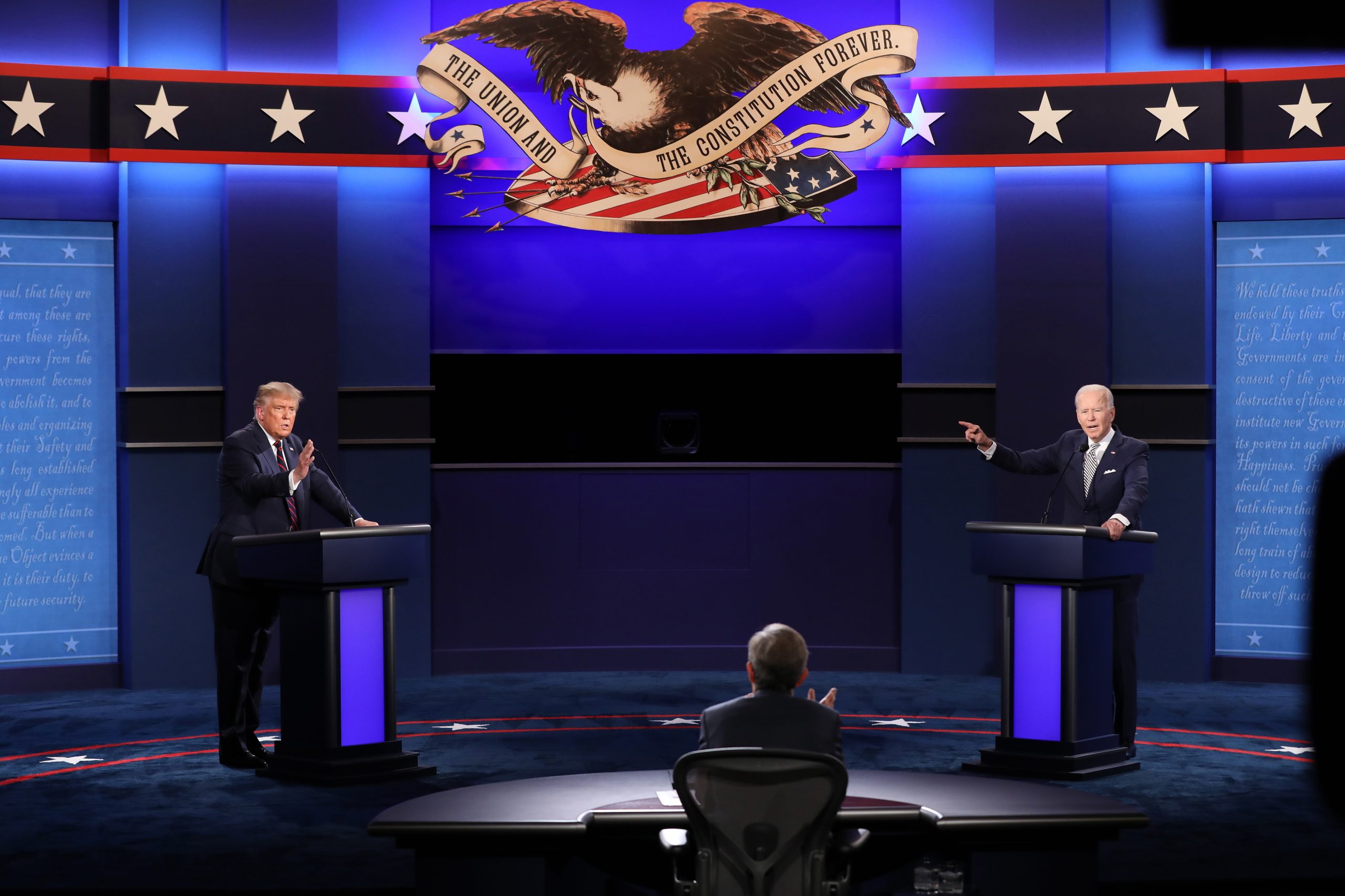 EUA: Novas regras silenciam microfones no debate entre os candidatos à presidência, Trump fala em injustiça