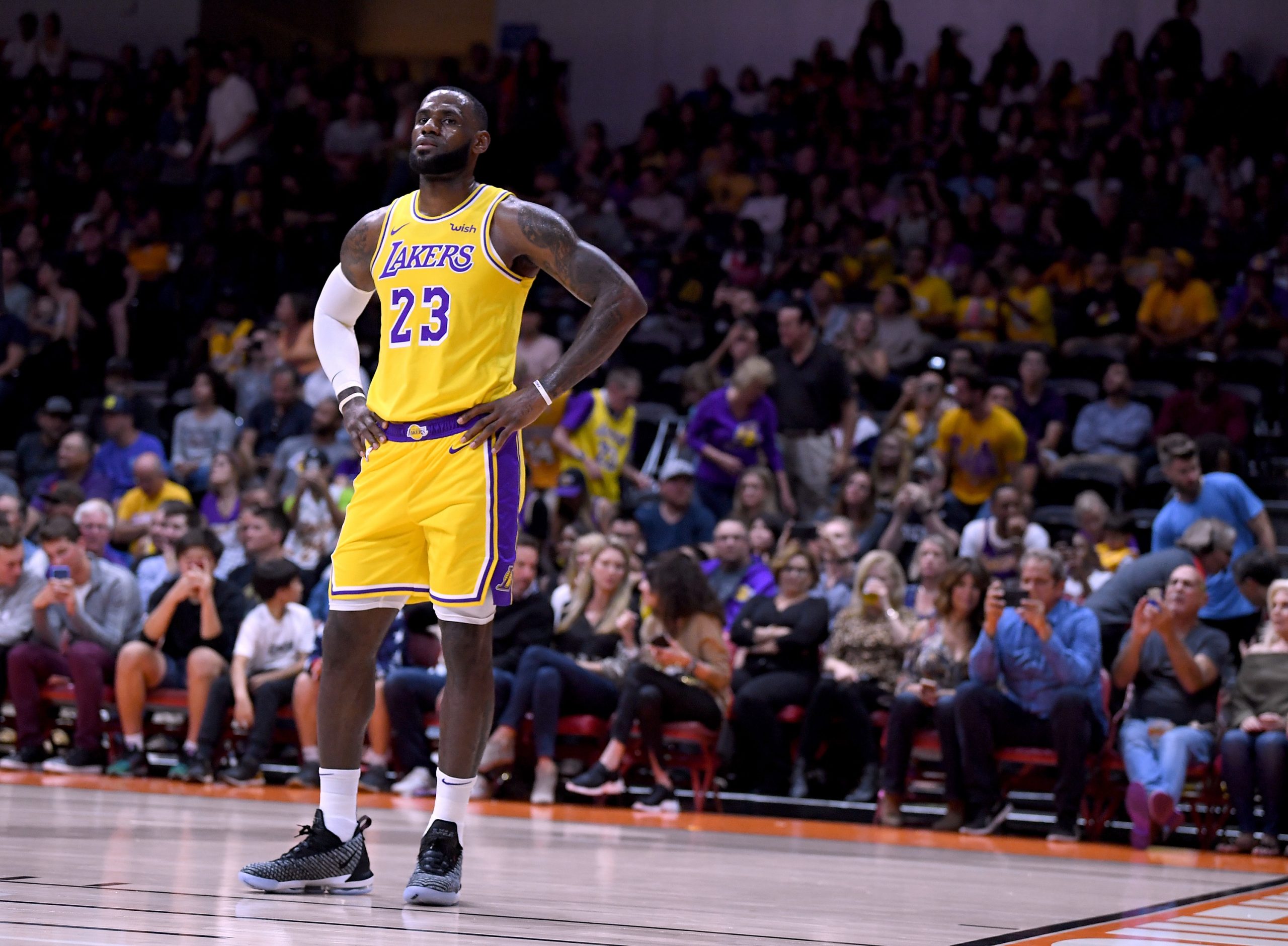 NBA: LA Lakers e LeBron James ficam fora dos ‘play-offs’ da NBA