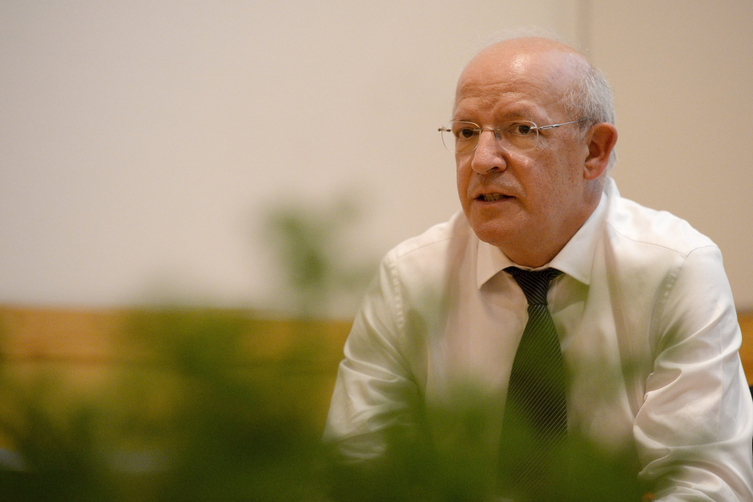 Augusto Santos Silva diz que demissão “enobrece Azeredo”
