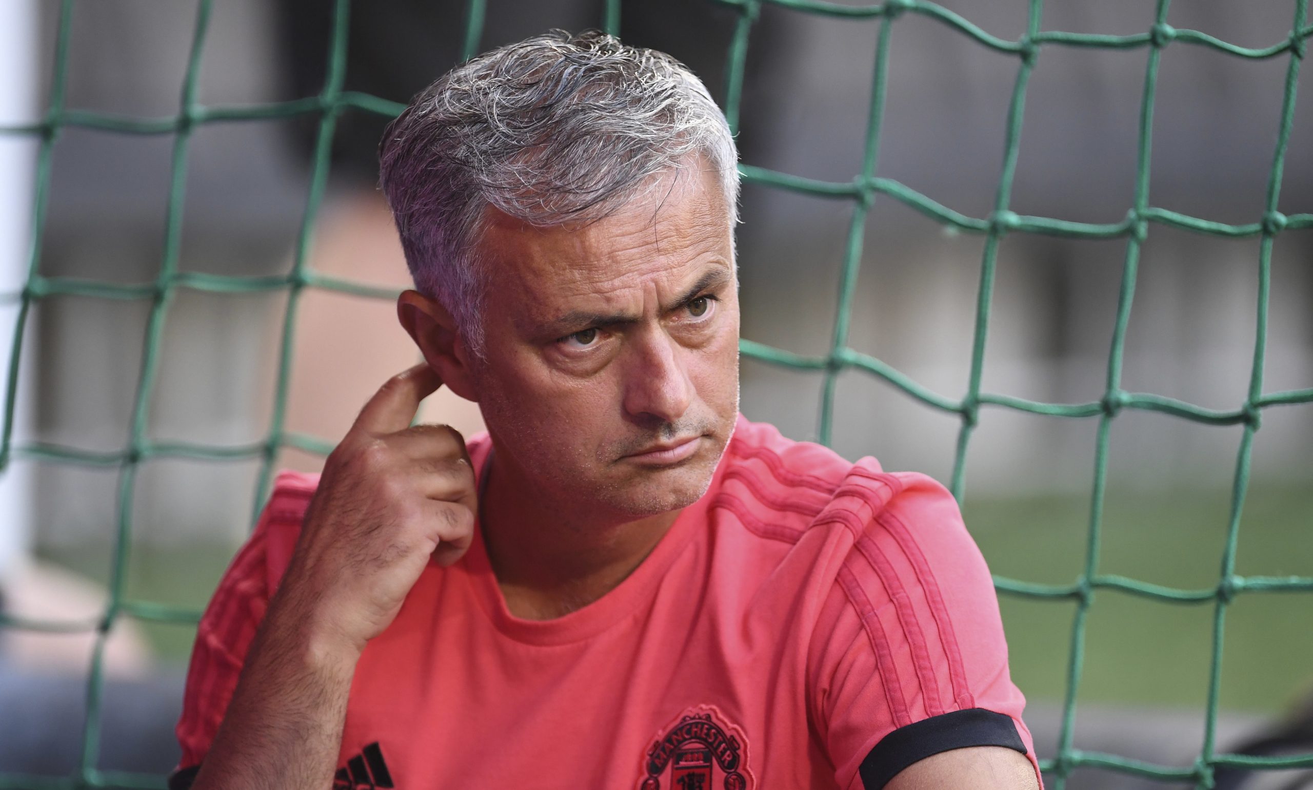 Manchester United desmente que lugar de Mourinho esteja em risco por enquanto