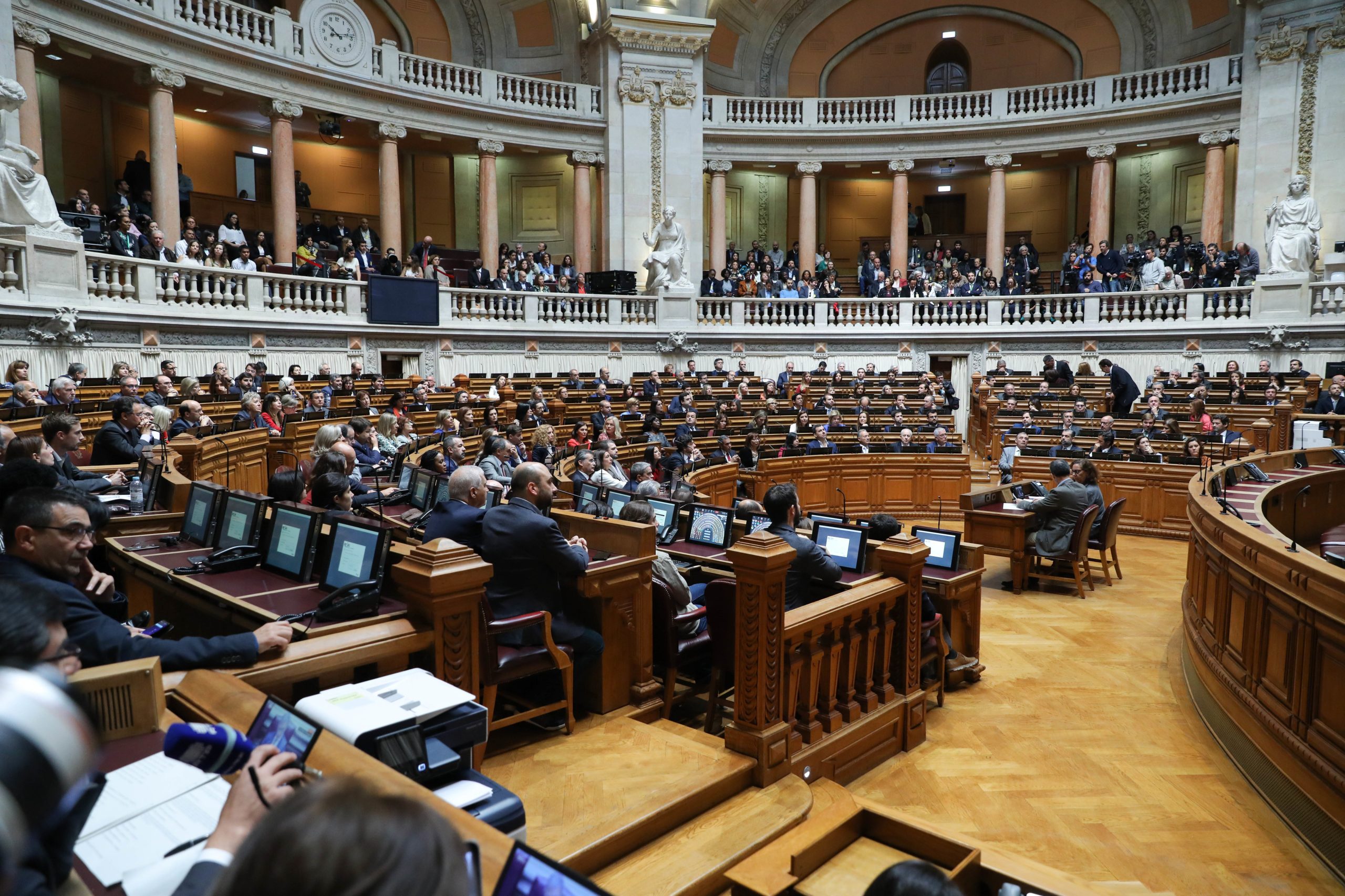 Deputados vão ser alertados do Código de Conduta para evitar “constrangimentos”