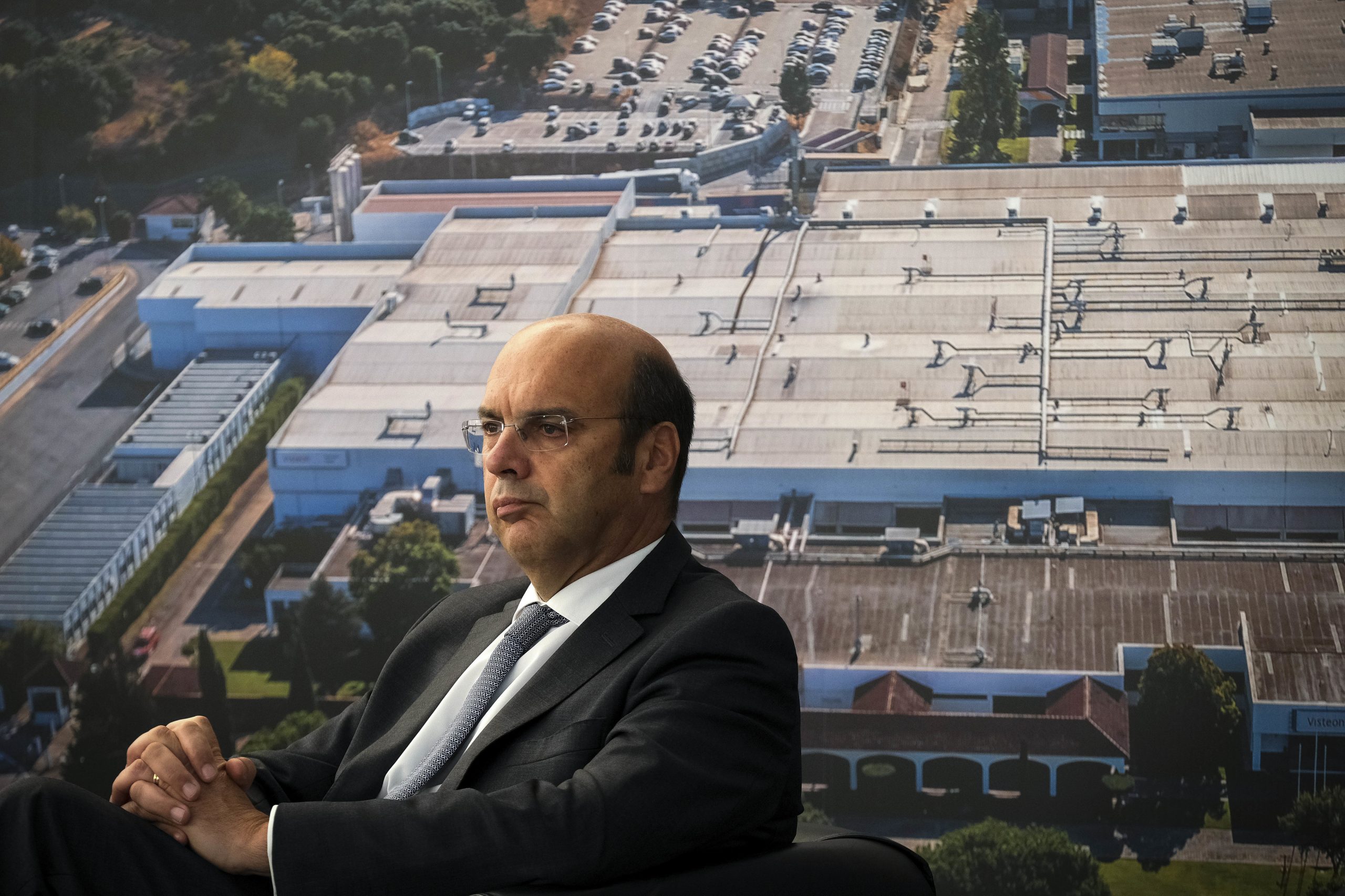 Siza Vieira defende que redução da taxa de desemprego é sinal de “uma economia pujante”